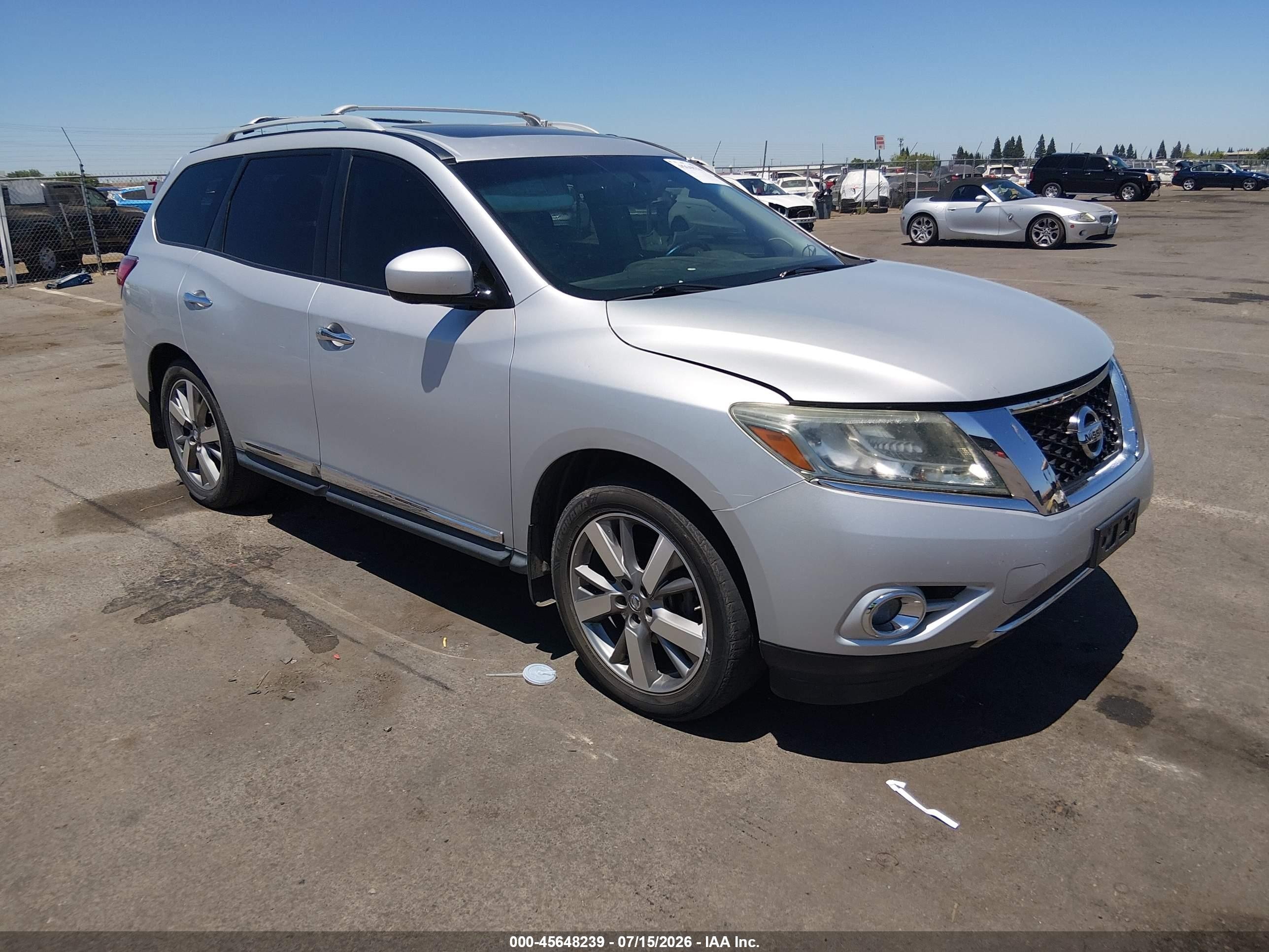 2014 Nissan Pathfinder SL, VIN 5N1AR2MM8EC623807 — Rear end