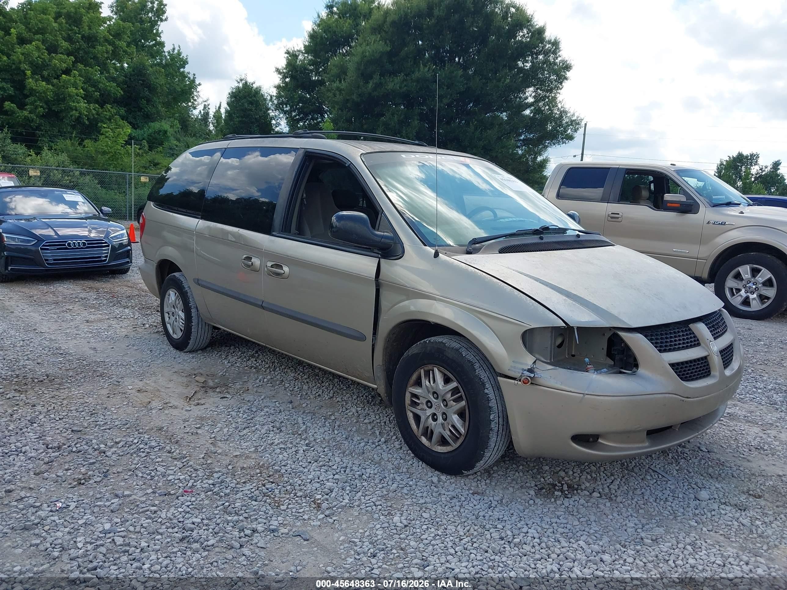 2002 Dodge Caravan Sport, VIN 1B4GP44352B720372 — Перед