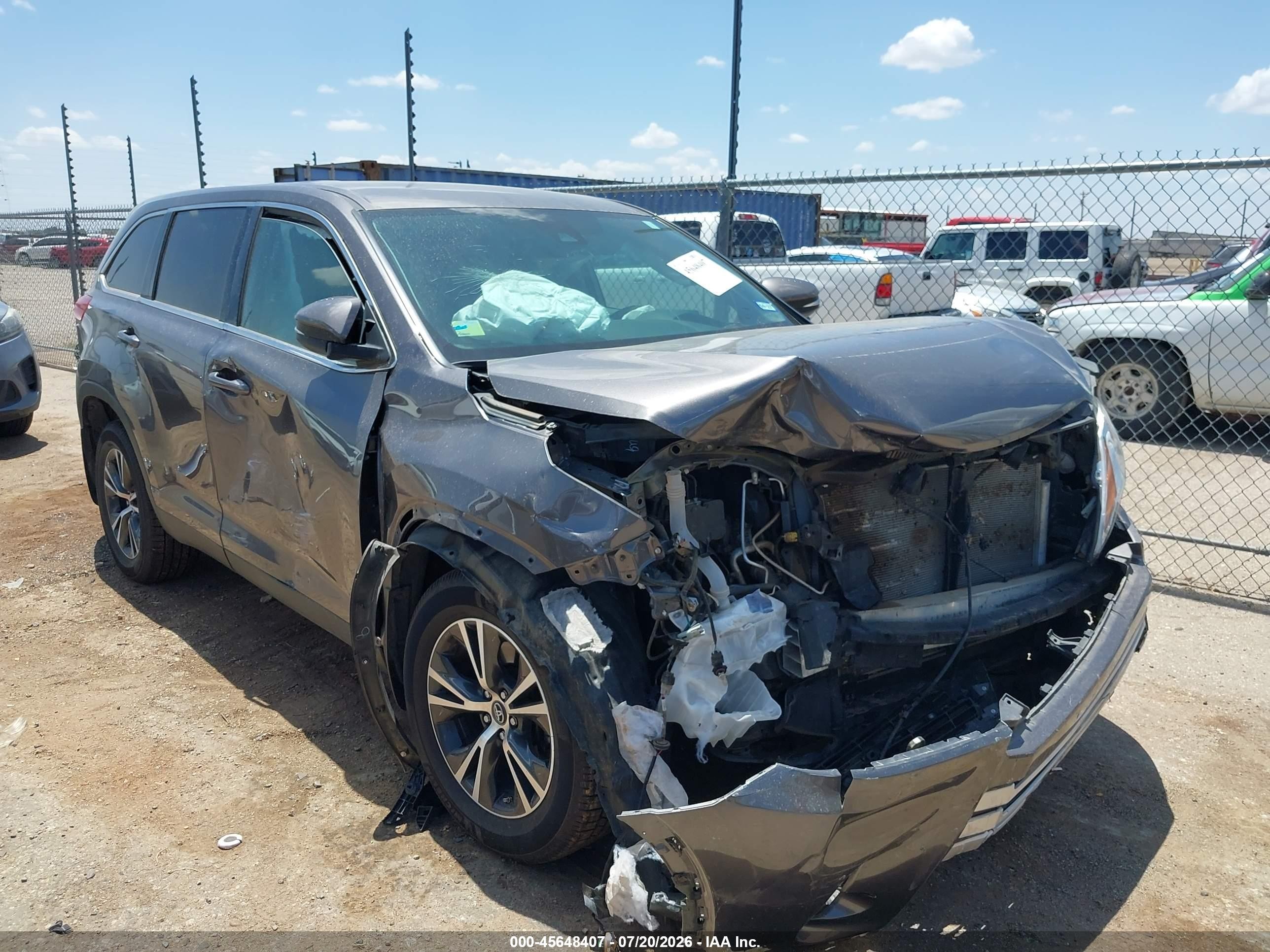 2019 Toyota Highlander LE Plus, VIN 5TDZZRFH7KS351003 — Front end