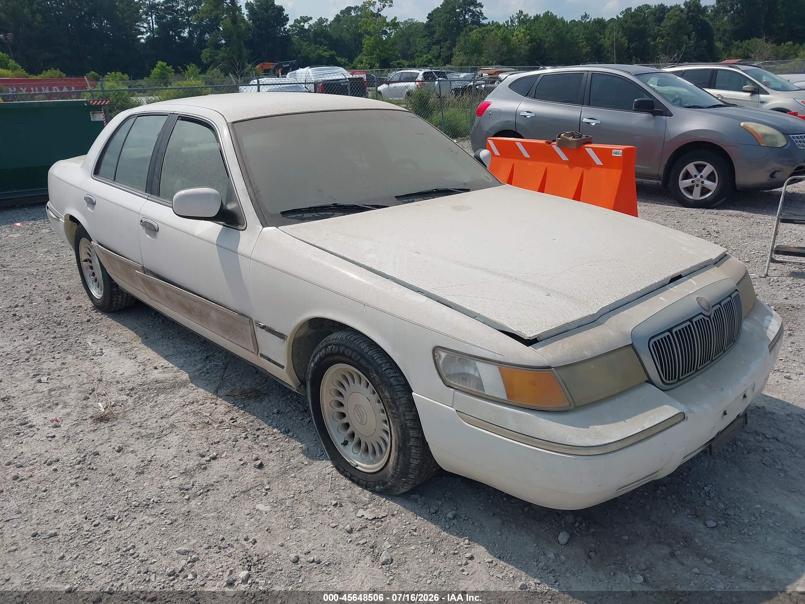 1998 Mercury Grand Marquis LS, VIN 2MEFM75W0WX601003 — Normal wear