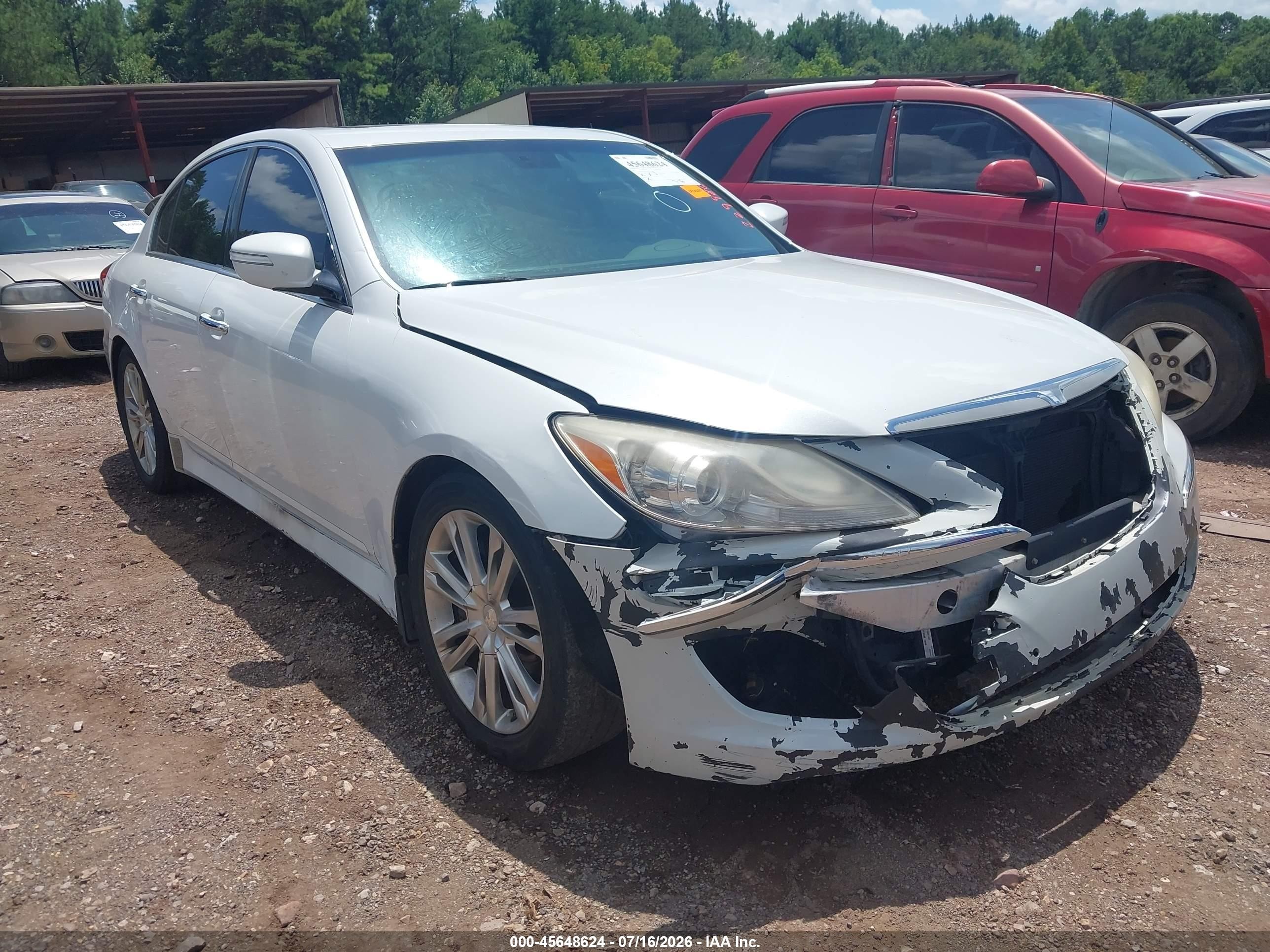 2013 Hyundai Genesis 3.8L, VIN KMHGC4DD2DU229980 — Normal wear