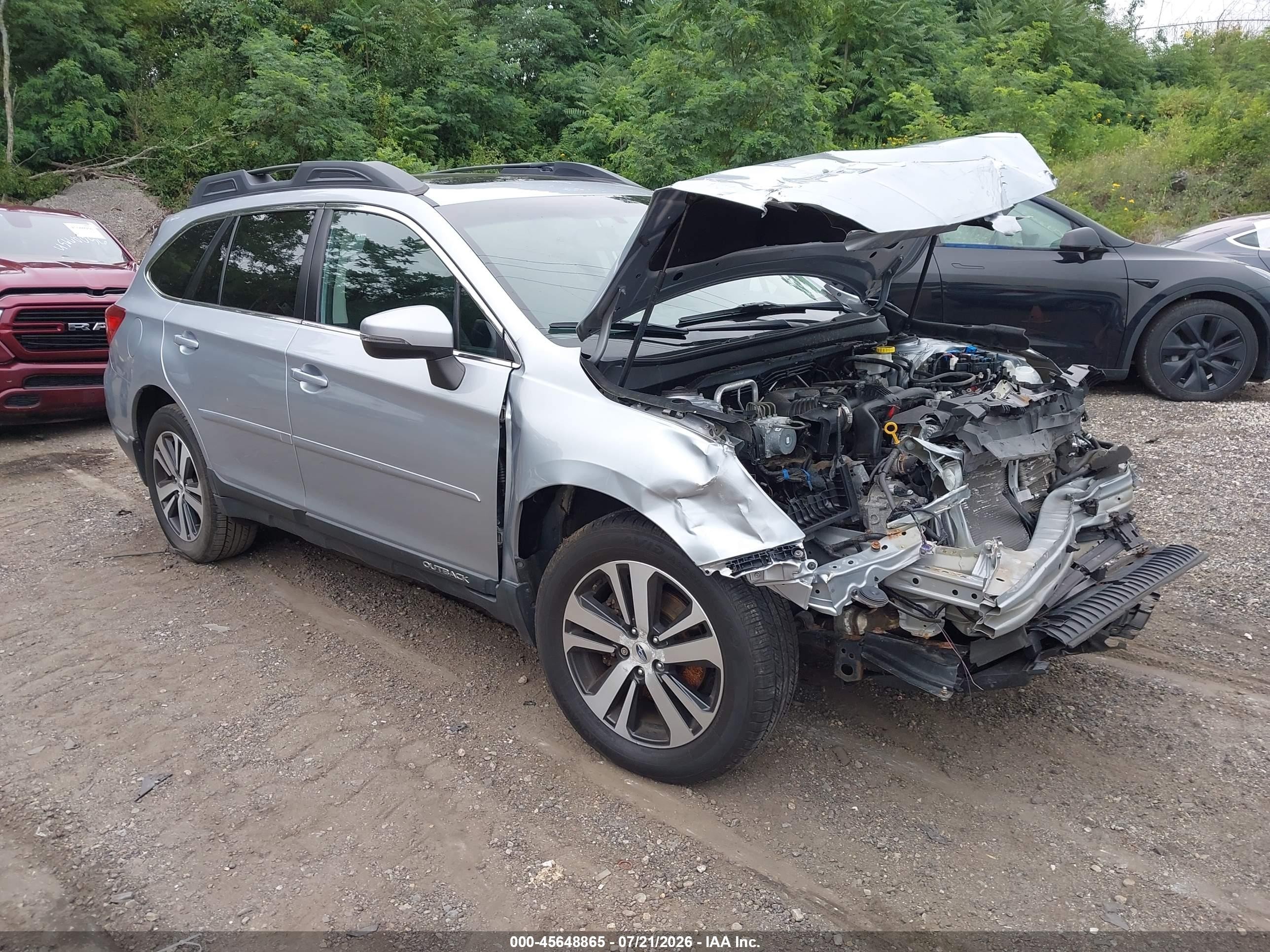 2018 Subaru Outback Limited, VIN 4S4BSAKC4J3352364 — Front end