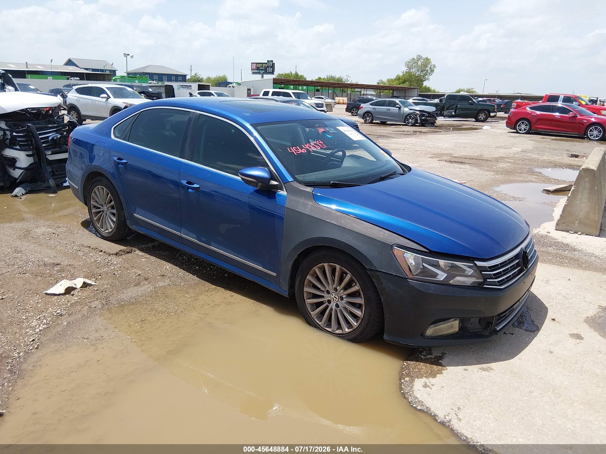 2017 Volkswagen Passat SE, VIN 1VWBT7A33HC014855 — Side