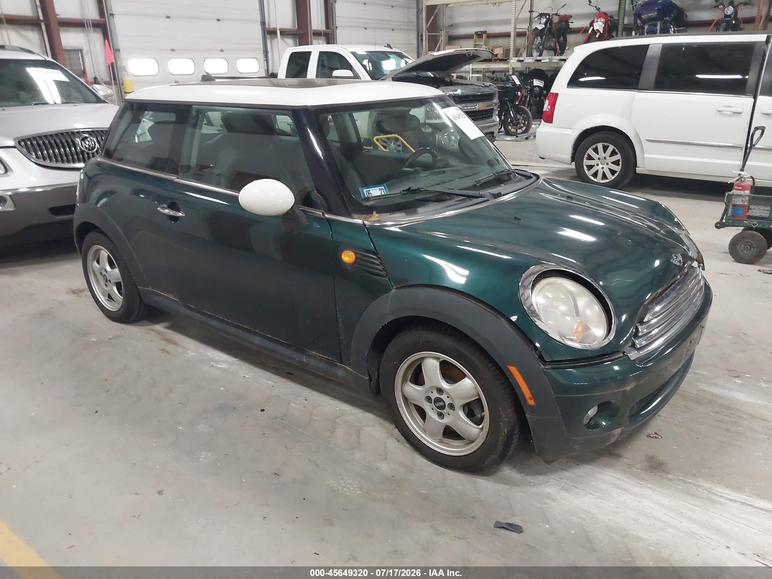 2010 MINI Hardtop, VIN WMWMF3C52ATZ66551 — Normal wear