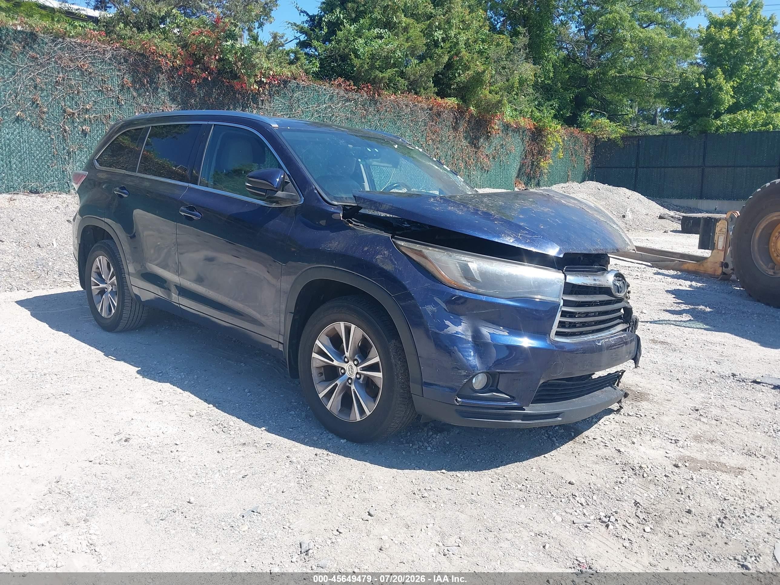 2015 Toyota Highlander XLE, VIN 5TDJKRFH9FS073230 — Engine fire