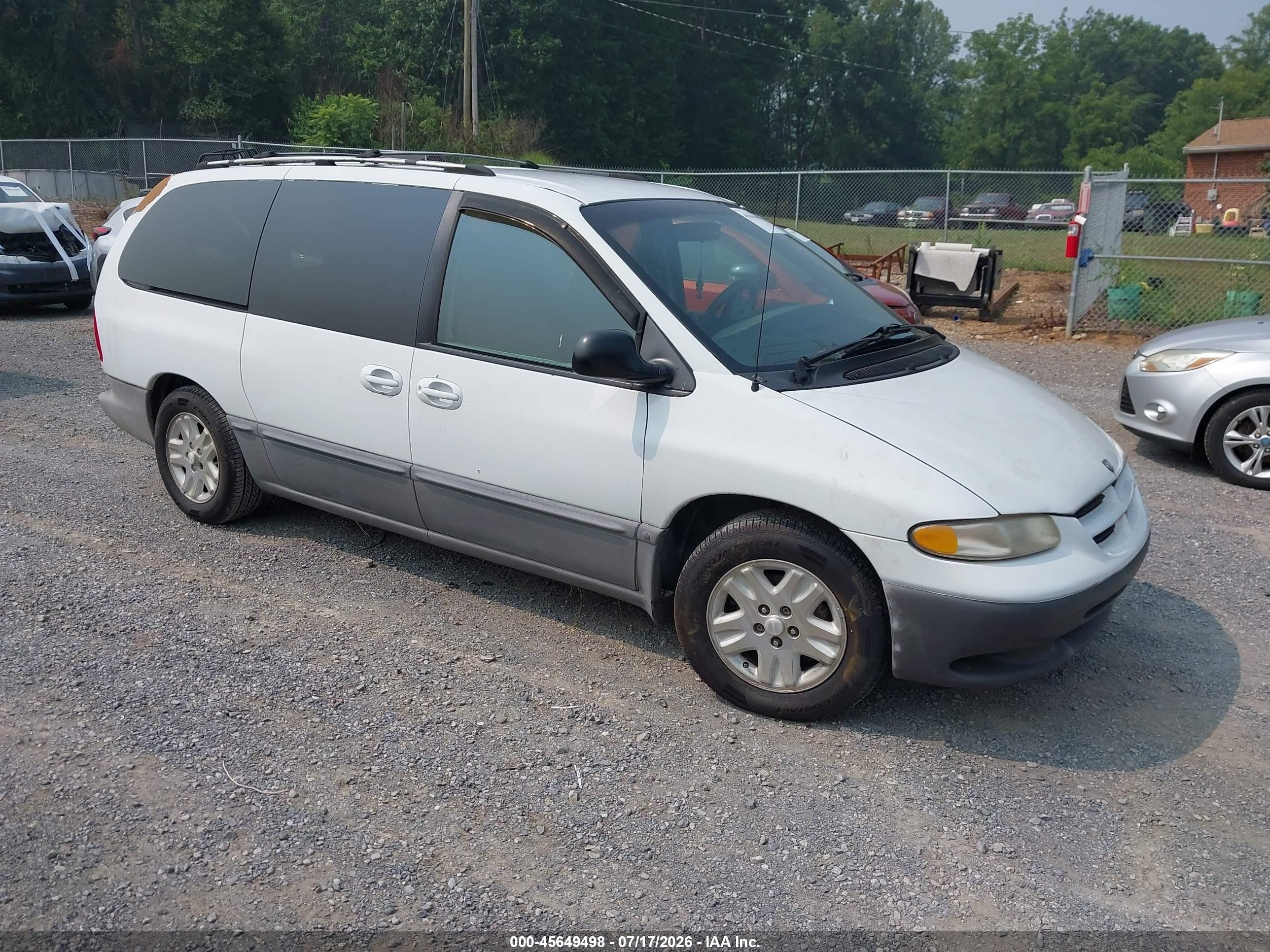 1996 Dodge Caravan LE, VIN 1B4GP54L3TB444586 — Normal wear