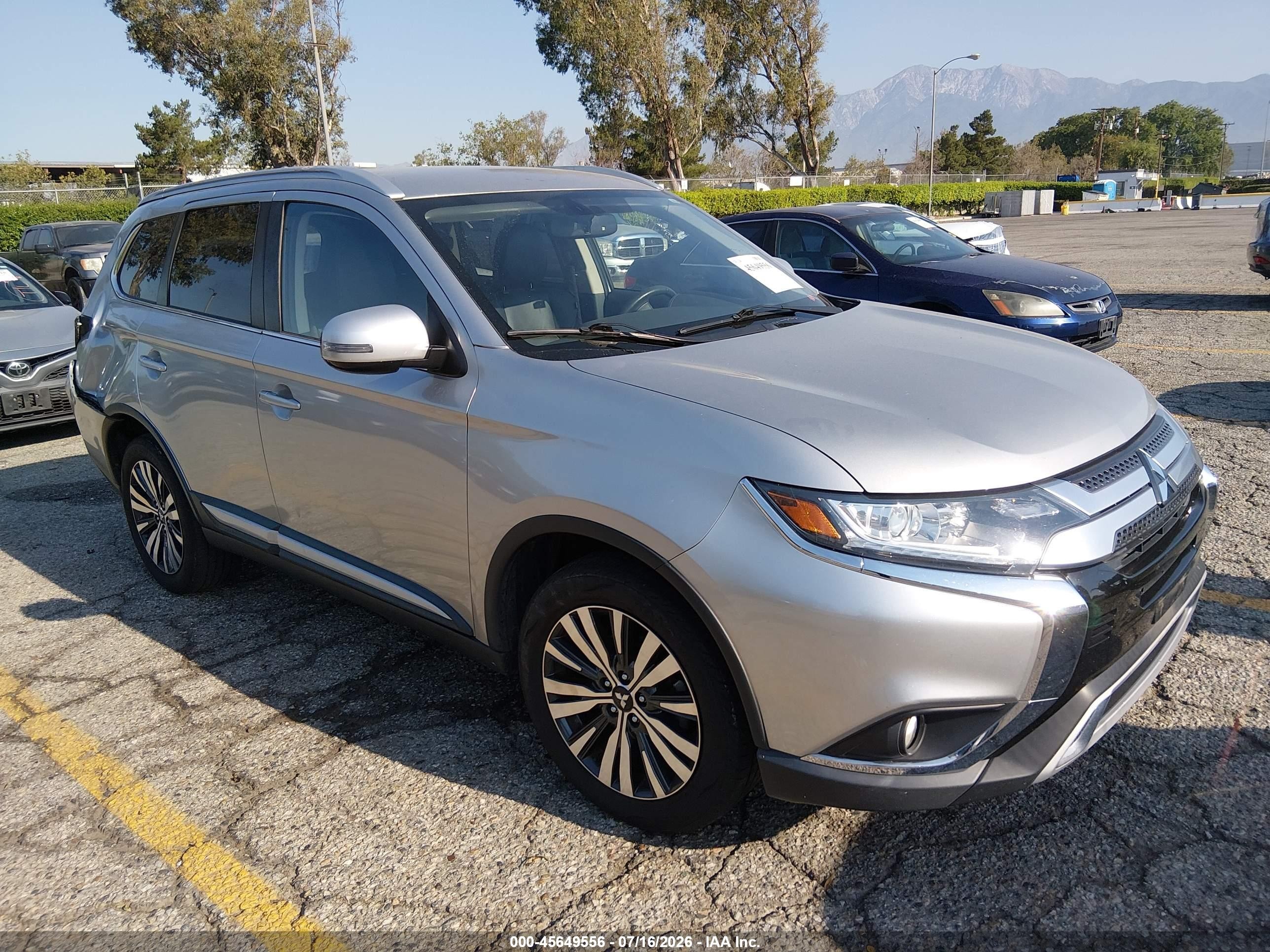 2019 Mitsubishi Outlander SE, VIN JA4AD3A3XKZ023331 — Зад