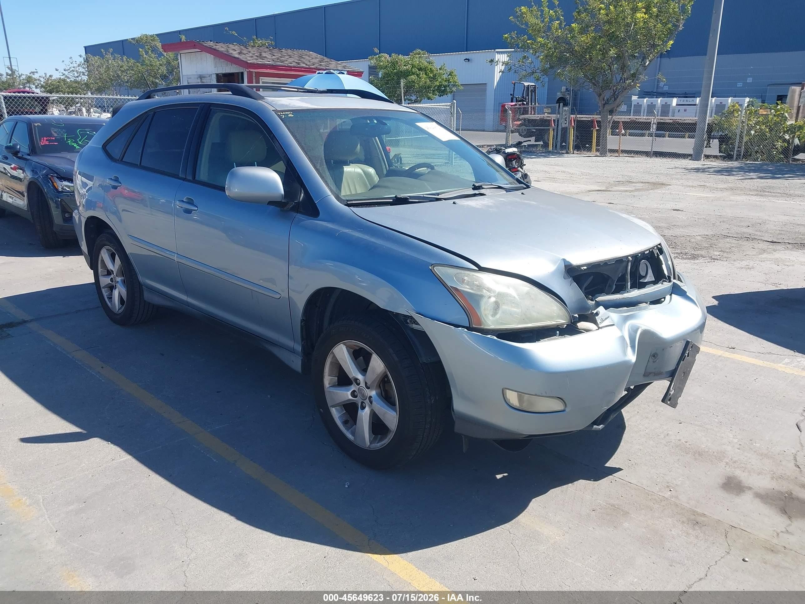 2004 Lexus RX 330, VIN JTJGA31U640041055 — Front end