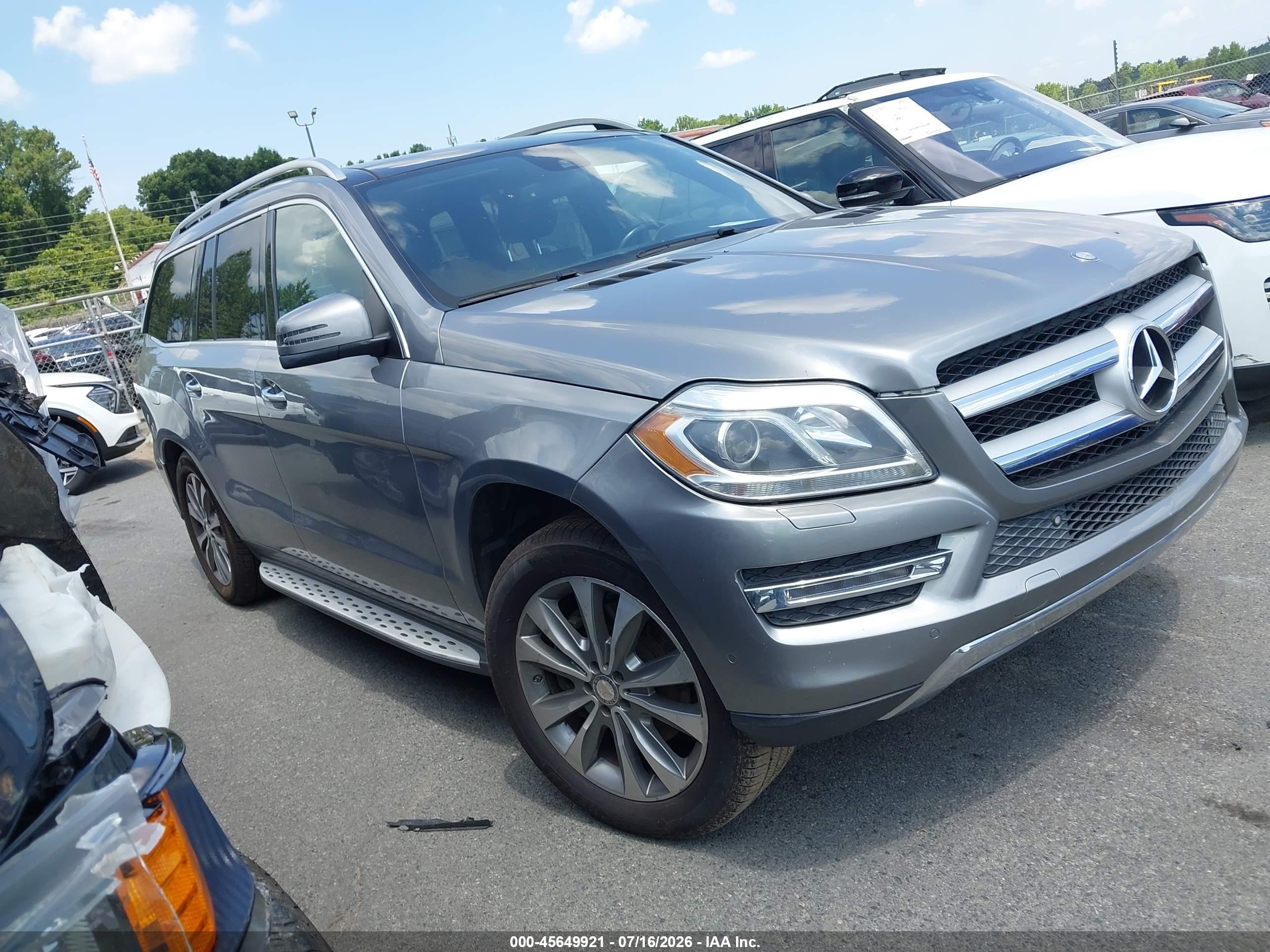2016 Mercedes-Benz GL 450, VIN 4JGDF6EEXGA627733 — Normal wear