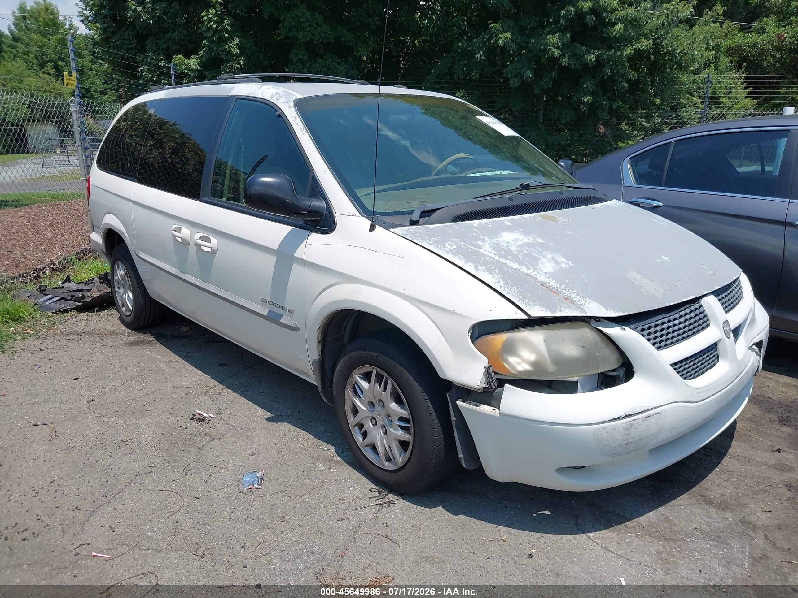 2001 Dodge Caravan Sport, VIN 2B4GP44321R334217 — Front end