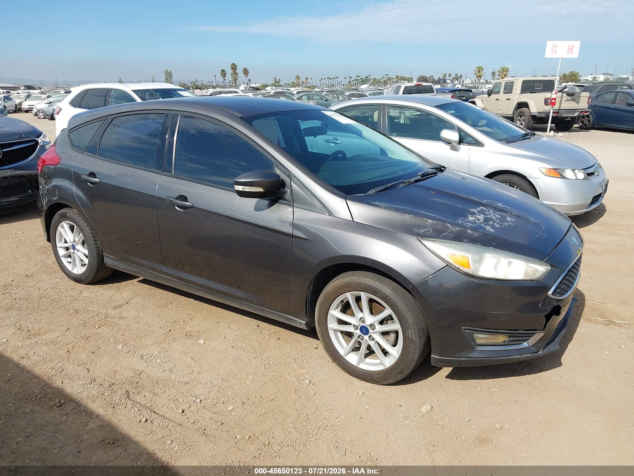 2015 Ford Focus SE, VIN 1FADP3K26FL370511 — Normal wear