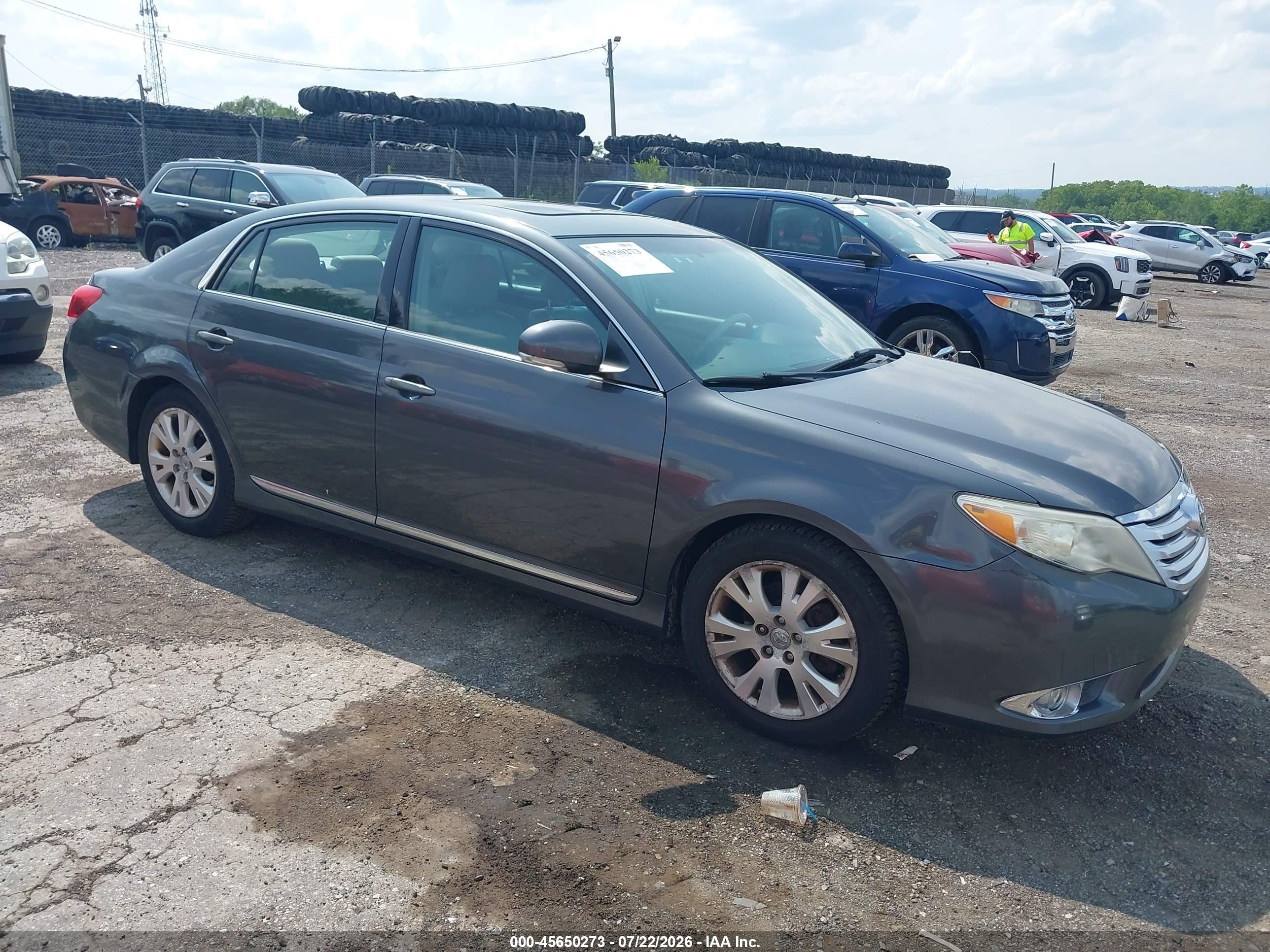 2011 Toyota Avalon Limited, VIN 4T1BK3DB2BU428028 — Side