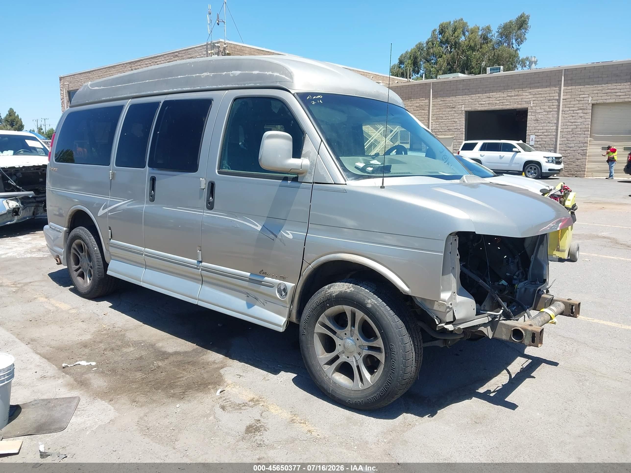 2003 Chevrolet Express Cargo YF7 Upfitter, VIN 1GBFG15T931114113 — Front end