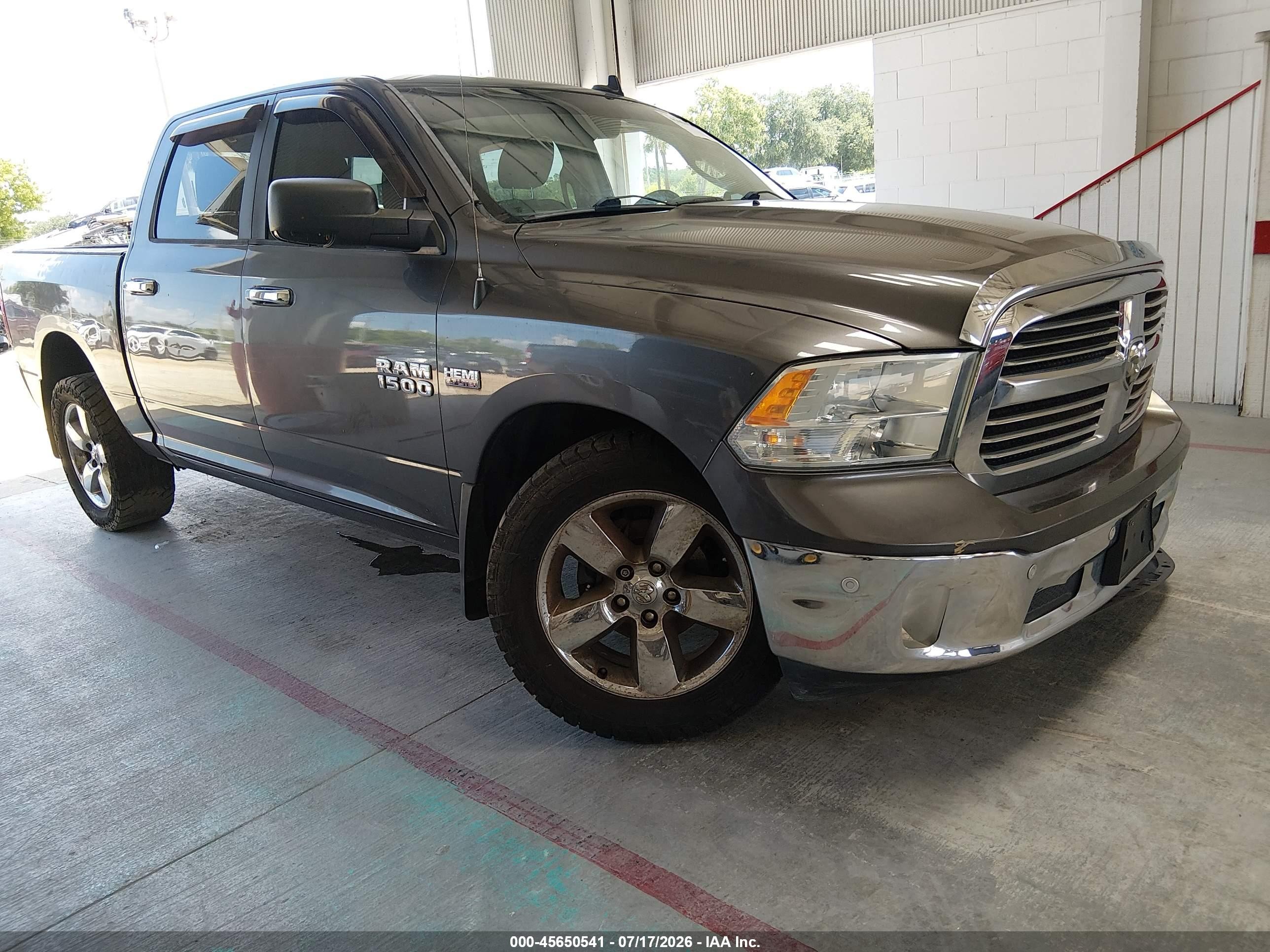 2016 Ram 1500 Big Horn, VIN 3C6RR6LT2GG292799 — Перед