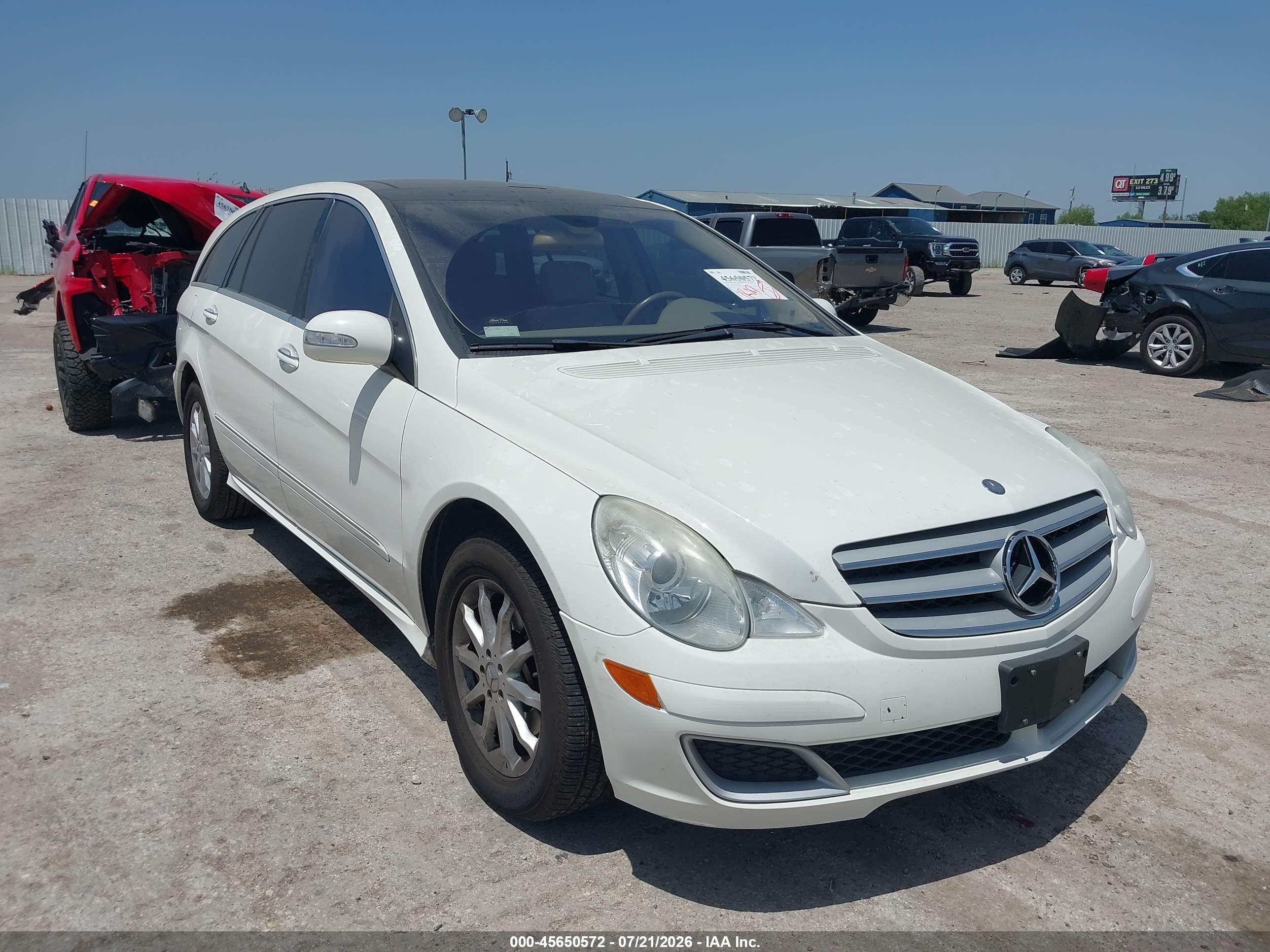 2006 Mercedes-Benz R 3.5L, VIN 4JGCB65E16A007424 — Normal wear
