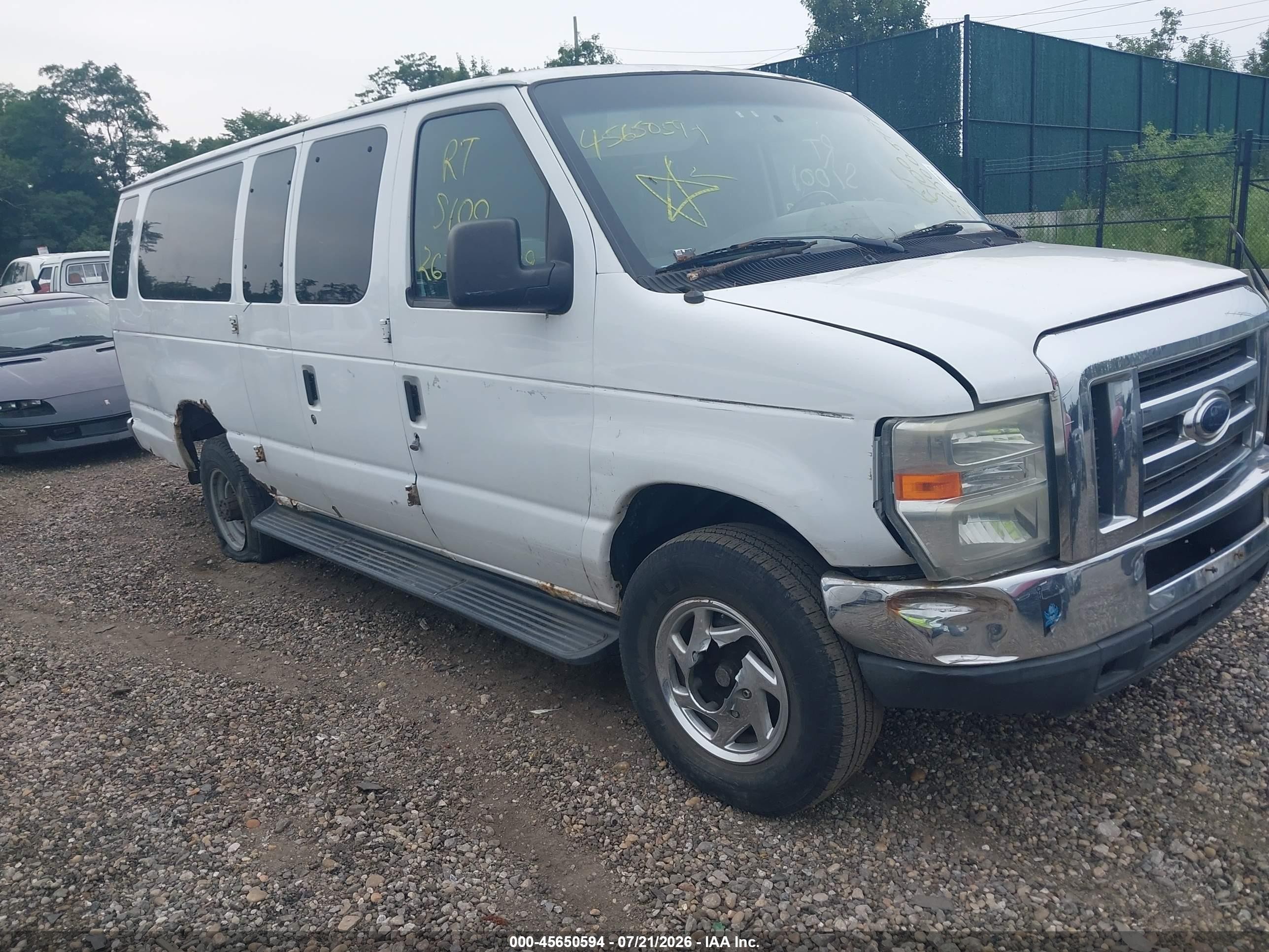 2008 Ford E-350, VIN 1FMSS31L58DA49739 — Бок