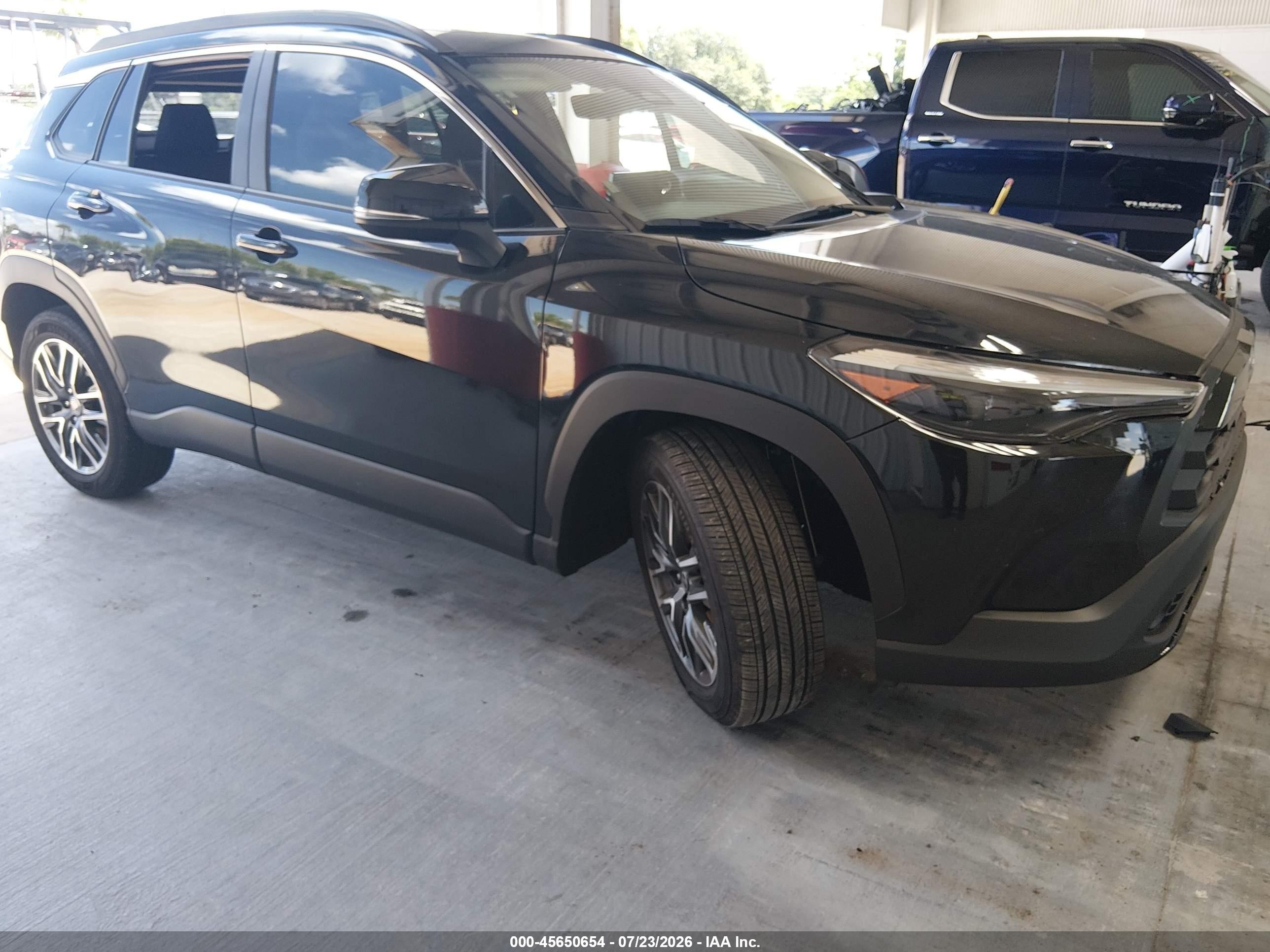 2026 Toyota Corolla Cross XLE, VIN 7MUDAABGXTV155113 — Перед
