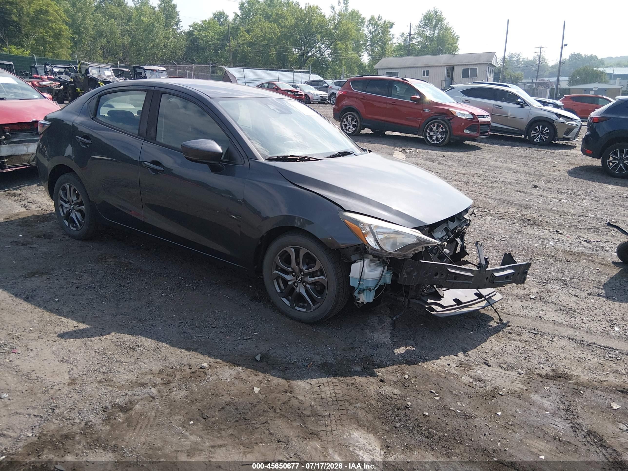 2019 Toyota Yaris LE, VIN 3MYDLBYV0KY517622 — Front end