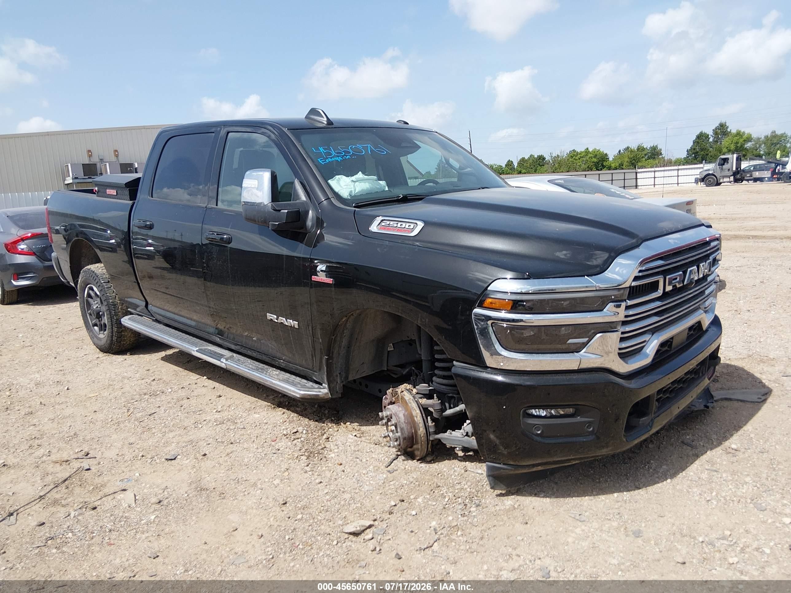 2026 Ram 2500 Laramie, VIN 3C6UR5FL4TG274461 — Бок