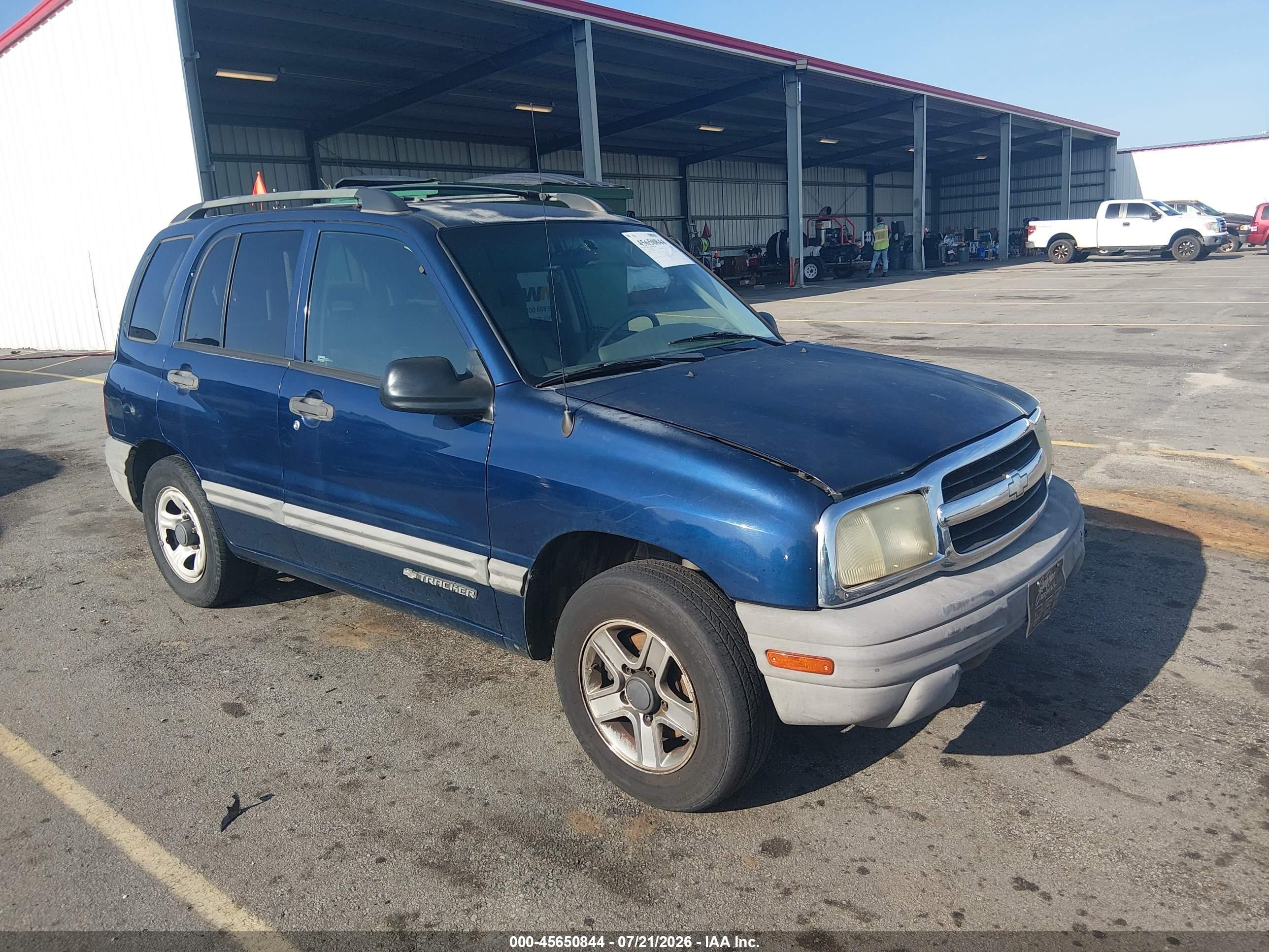 2003 Chevrolet Tracker, VIN 2CNBE13CX36950797 — Зад