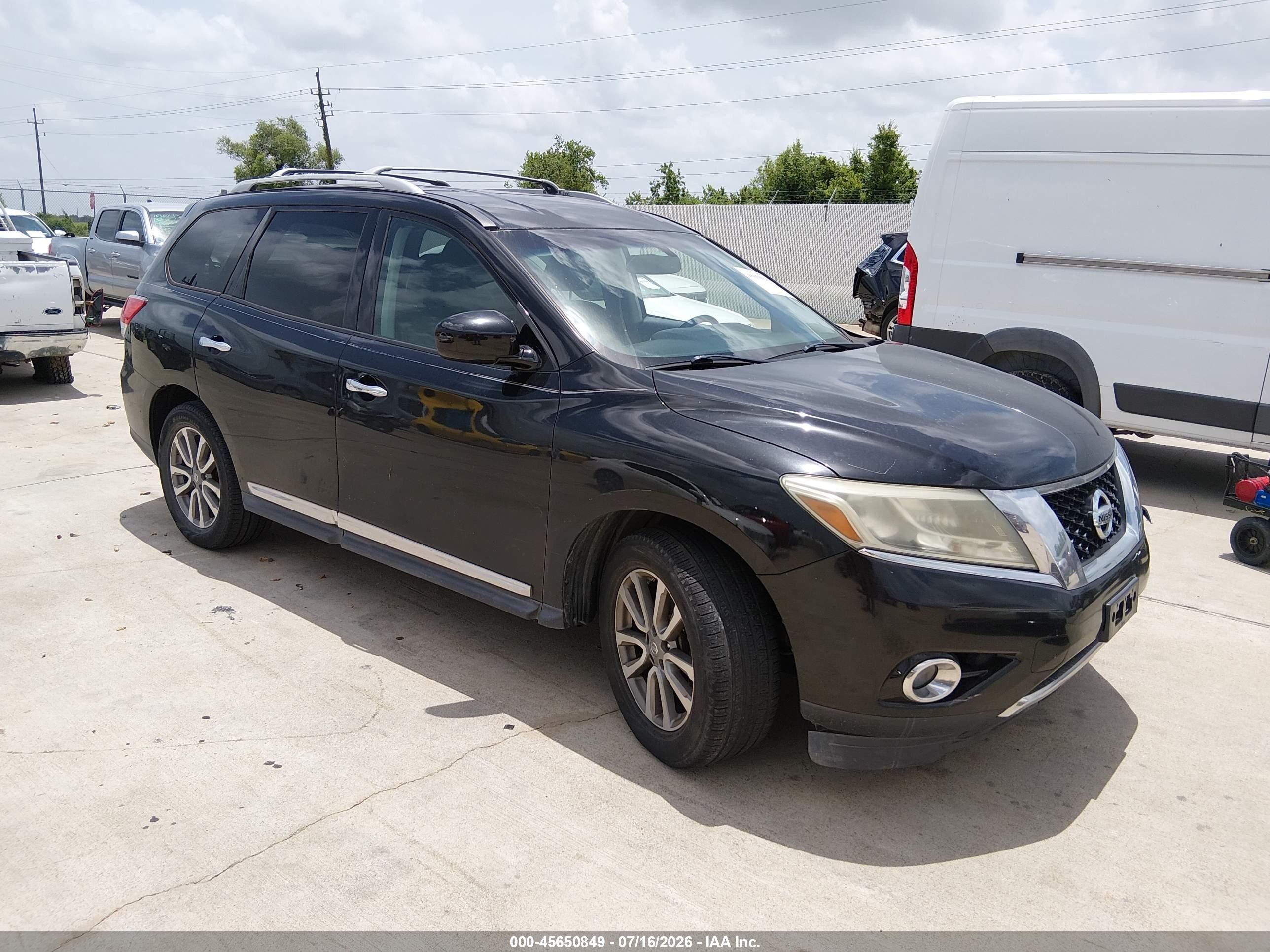 2014 Nissan Pathfinder Platinum, VIN 5N1AR2MN8EC601315 — Front end