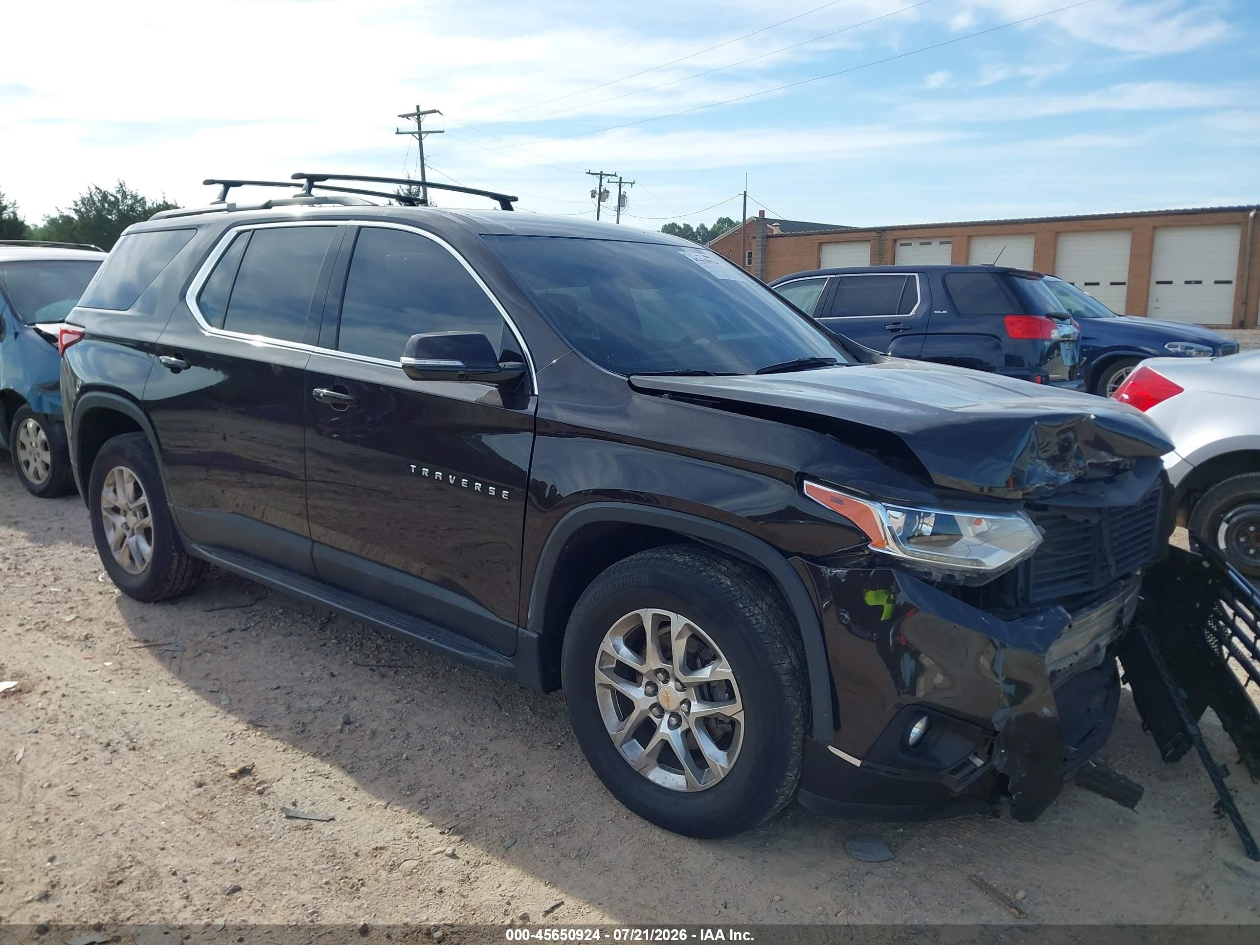2019 Chevrolet Traverse LT Cloth, VIN 1GNEVGKW6KJ150457 — Front end