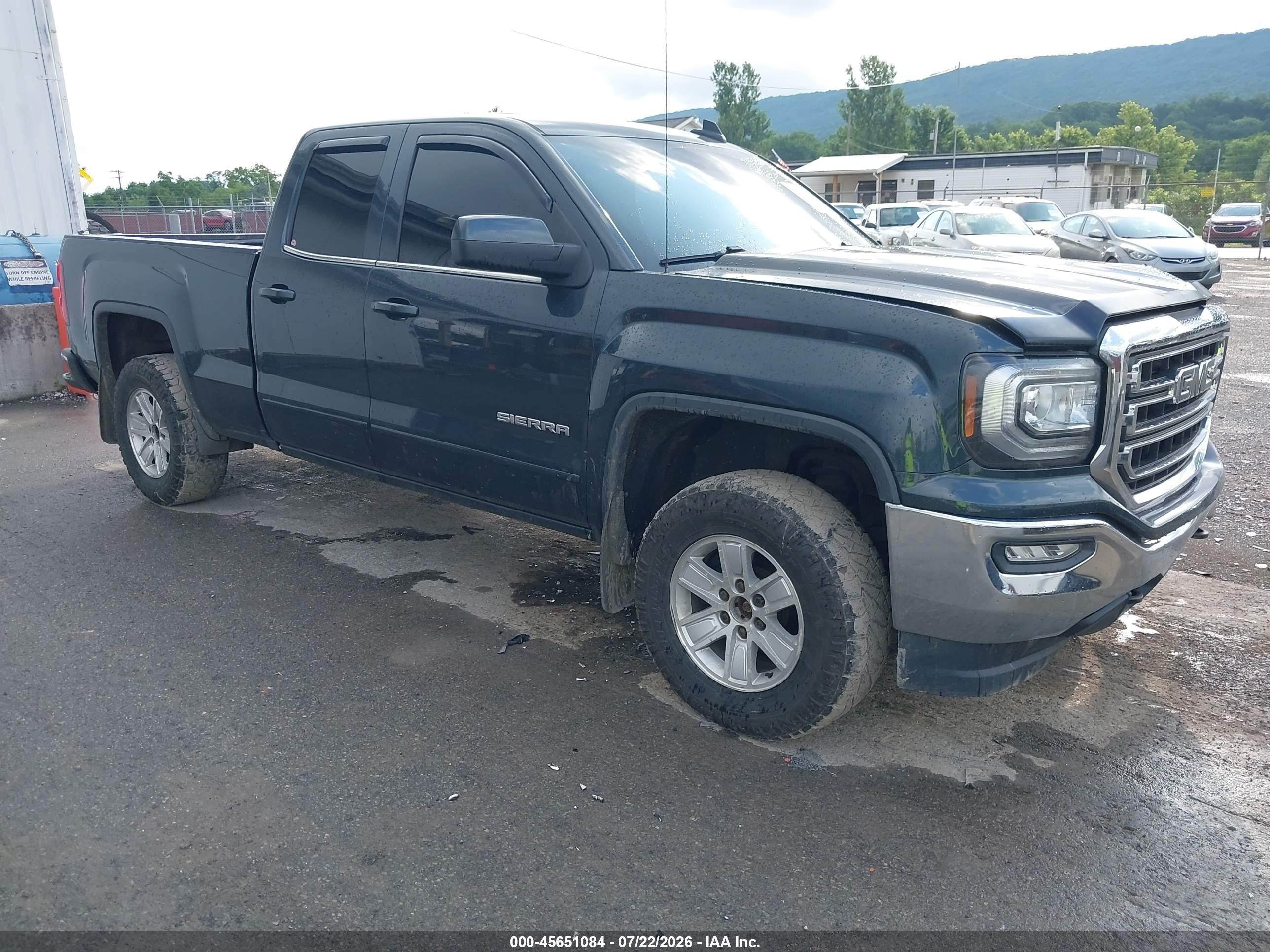 2017 GMC Sierra 1500 SLE, VIN 1GTV2MEC0HZ180940 — Front end