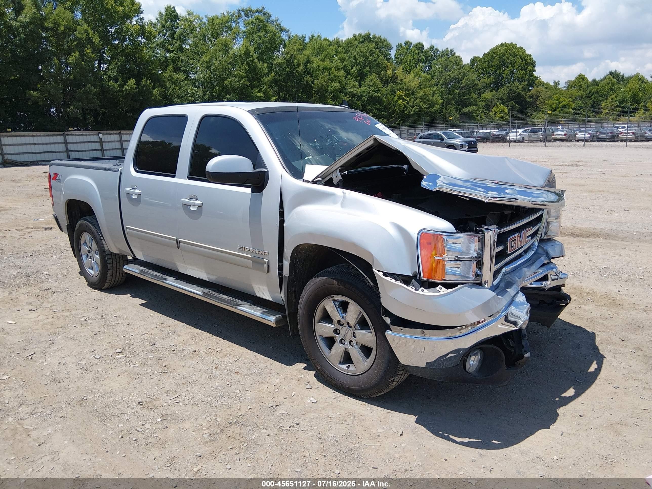 2013 GMC Sierra 1500 SLT, VIN 3GTP2WE79DG370141 — Перед