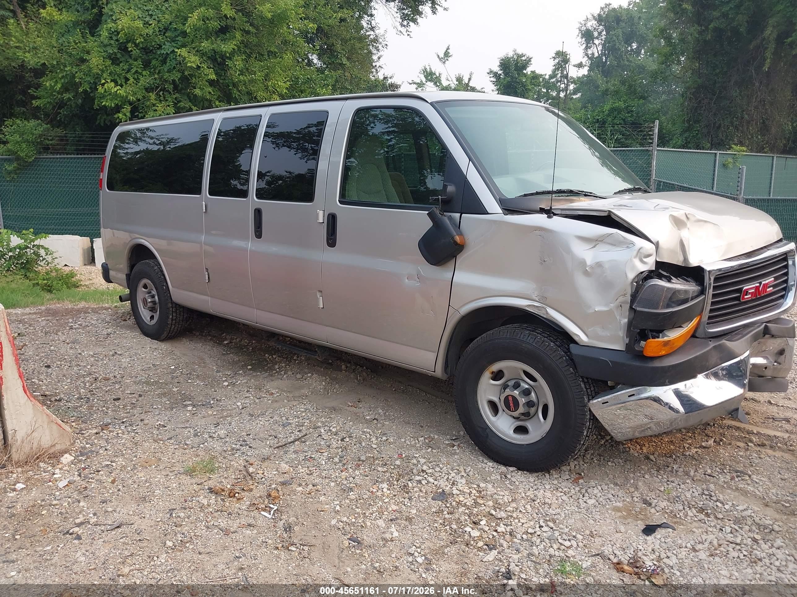 2008 GMC Savana, VIN 1GJHG39K581215070 — Front end