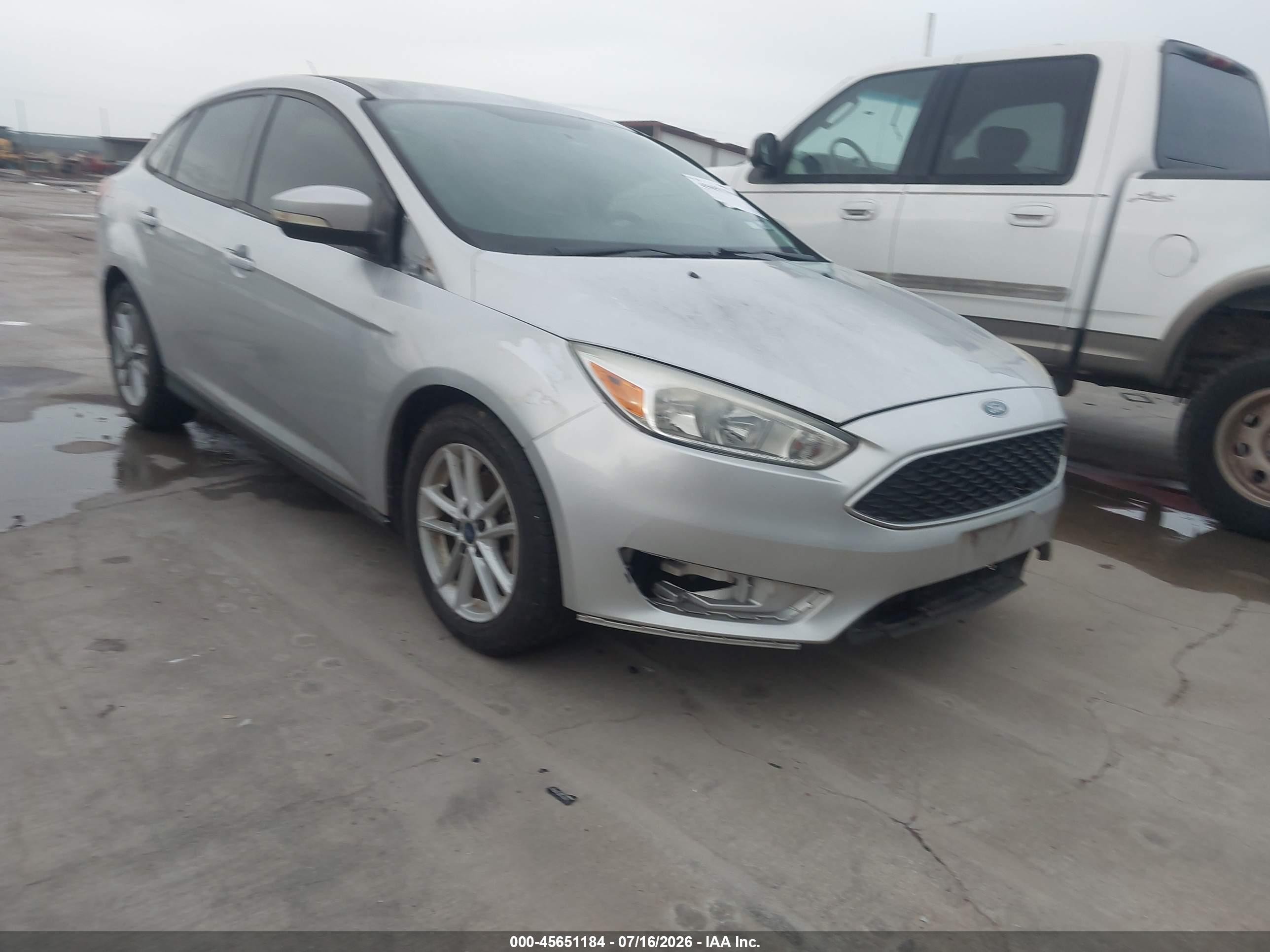 2015 Ford Focus SE, VIN 1FADP3F22FL325611 — Normal wear