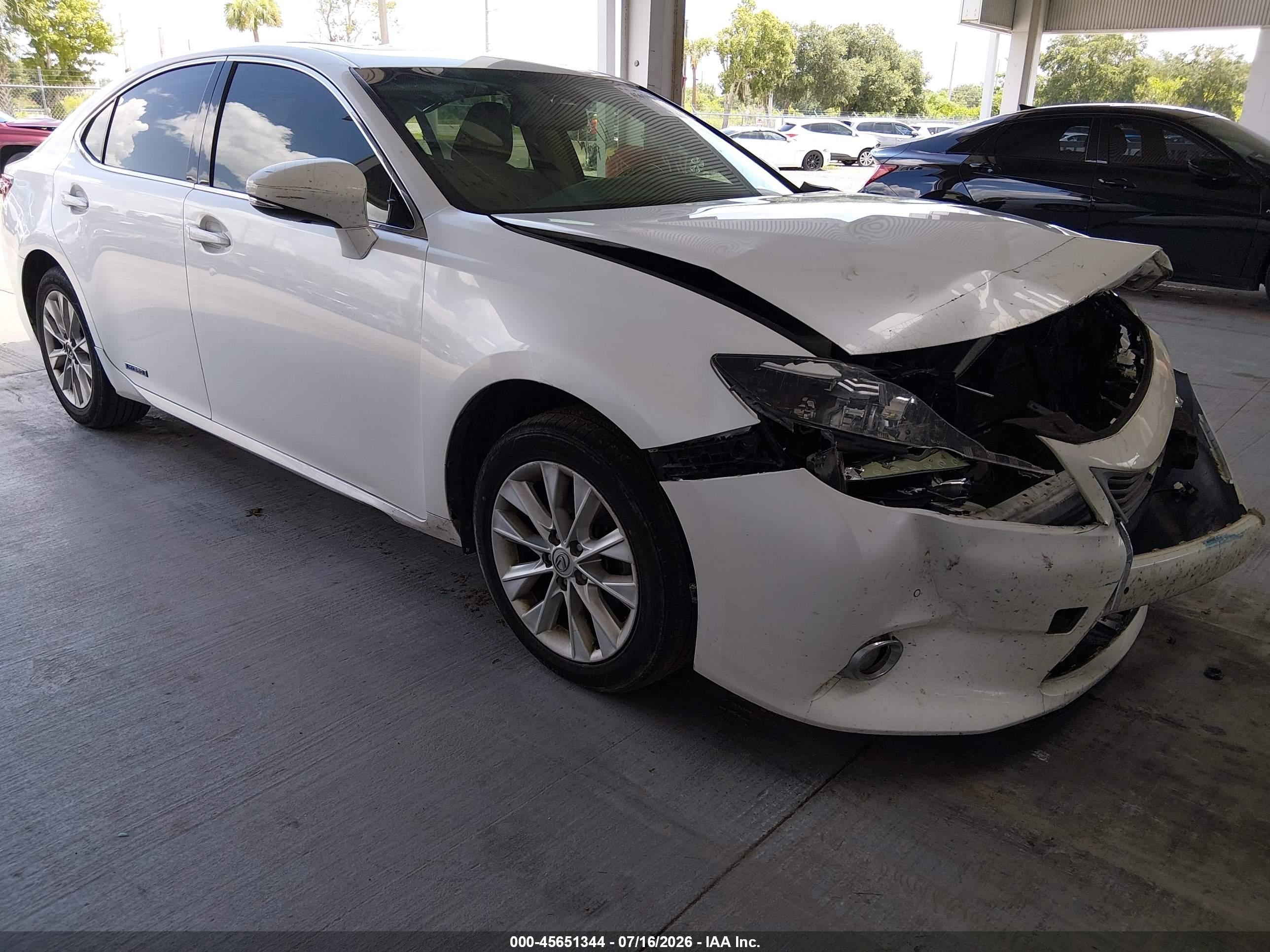2013 Lexus ES 300h, VIN JTHBW1GG0D2010732 — Front end