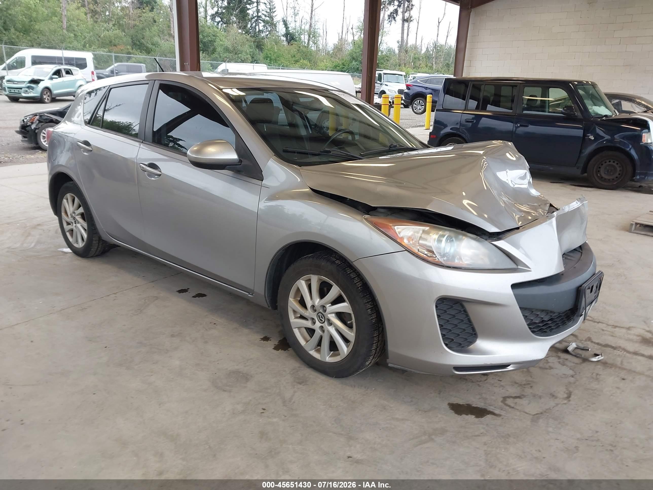 2013 Mazda 3 i Touring, VIN JM1BL1L79D1796195 — Front end