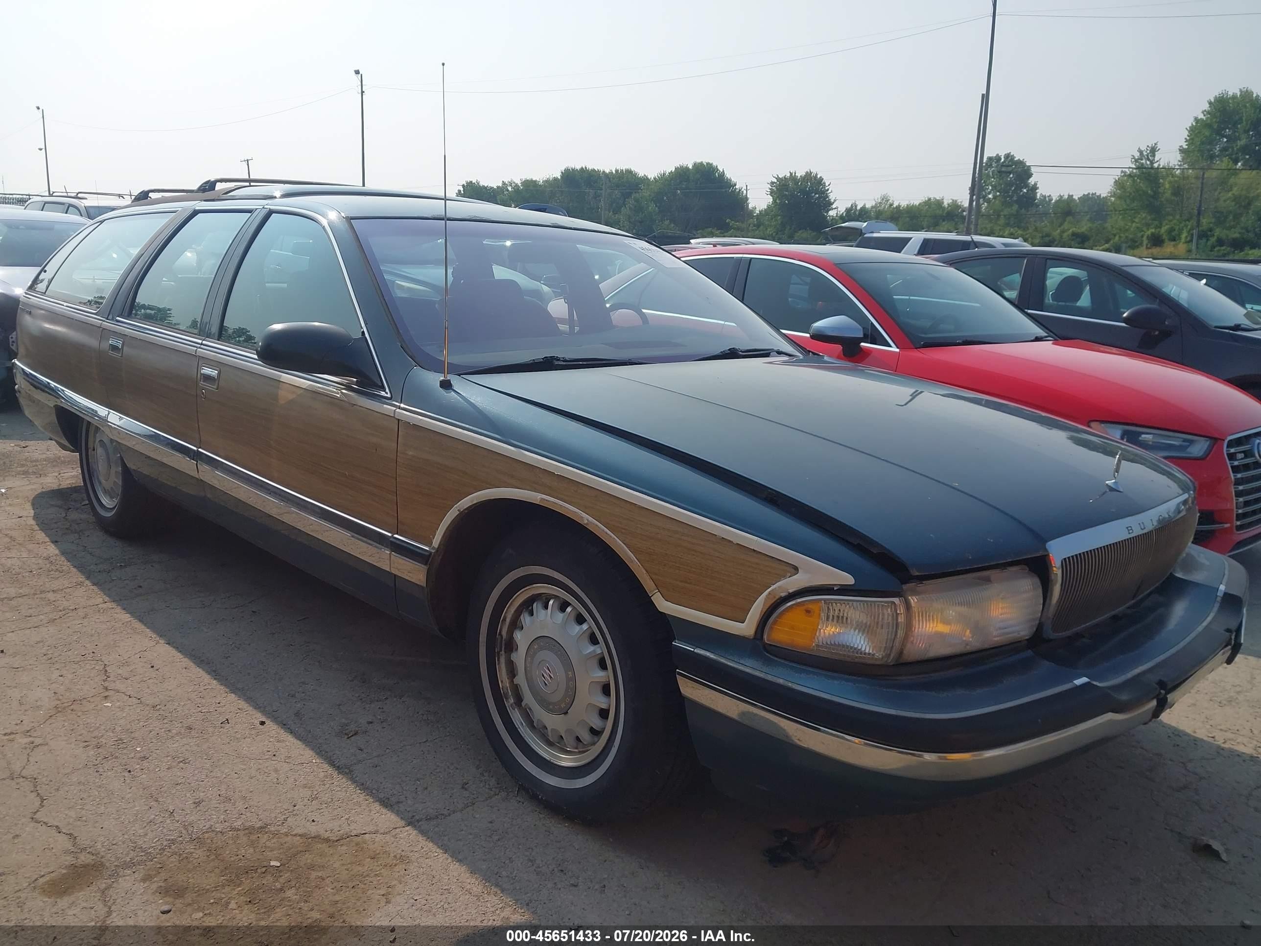 1995 Buick Roadmaster Estate, VIN 1G4BR82P2SR407433 — Normal wear