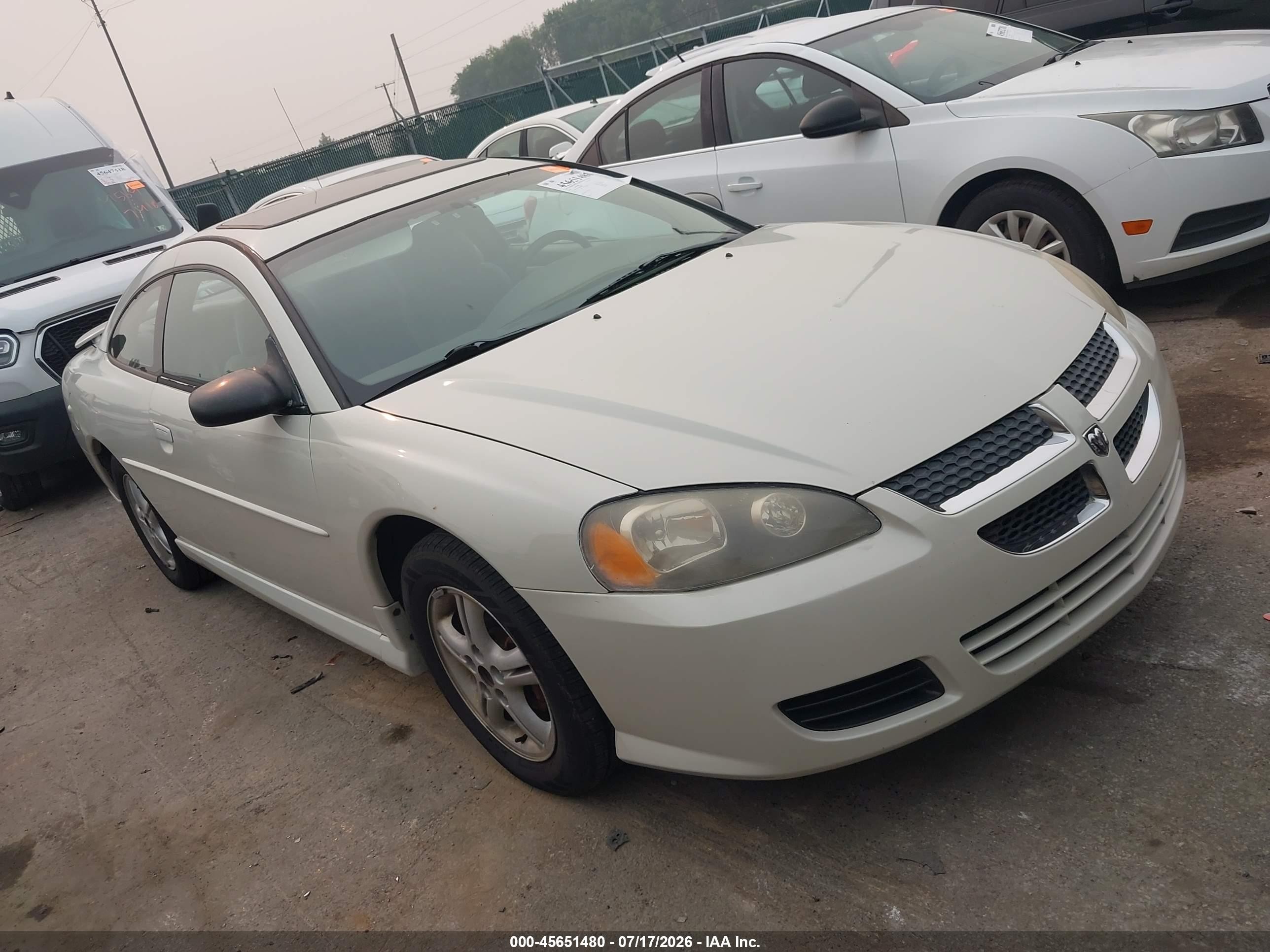2004 Dodge Stratus SXT, VIN 4B3AG42G44E030628 — Normal wear
