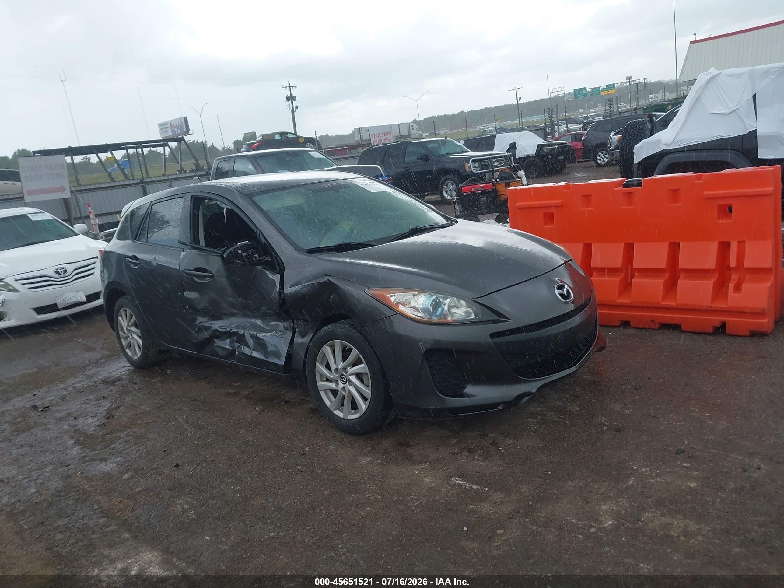 2013 Mazda 3 i Touring, VIN JM1BL1L78D1737459 — Side