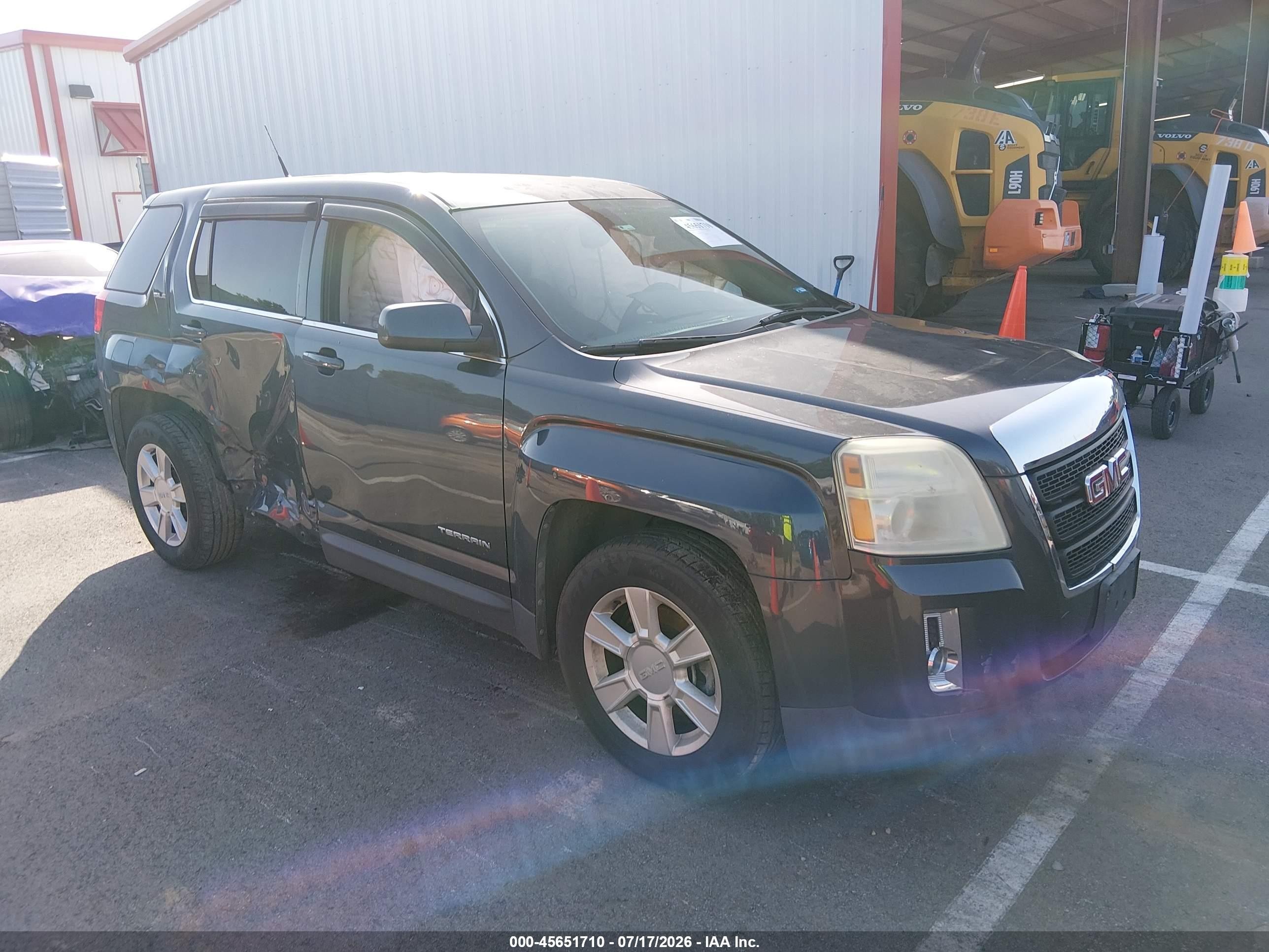 2010 GMC Terrain SLE-1, VIN 2CTALBEW0A6378336 — Side
