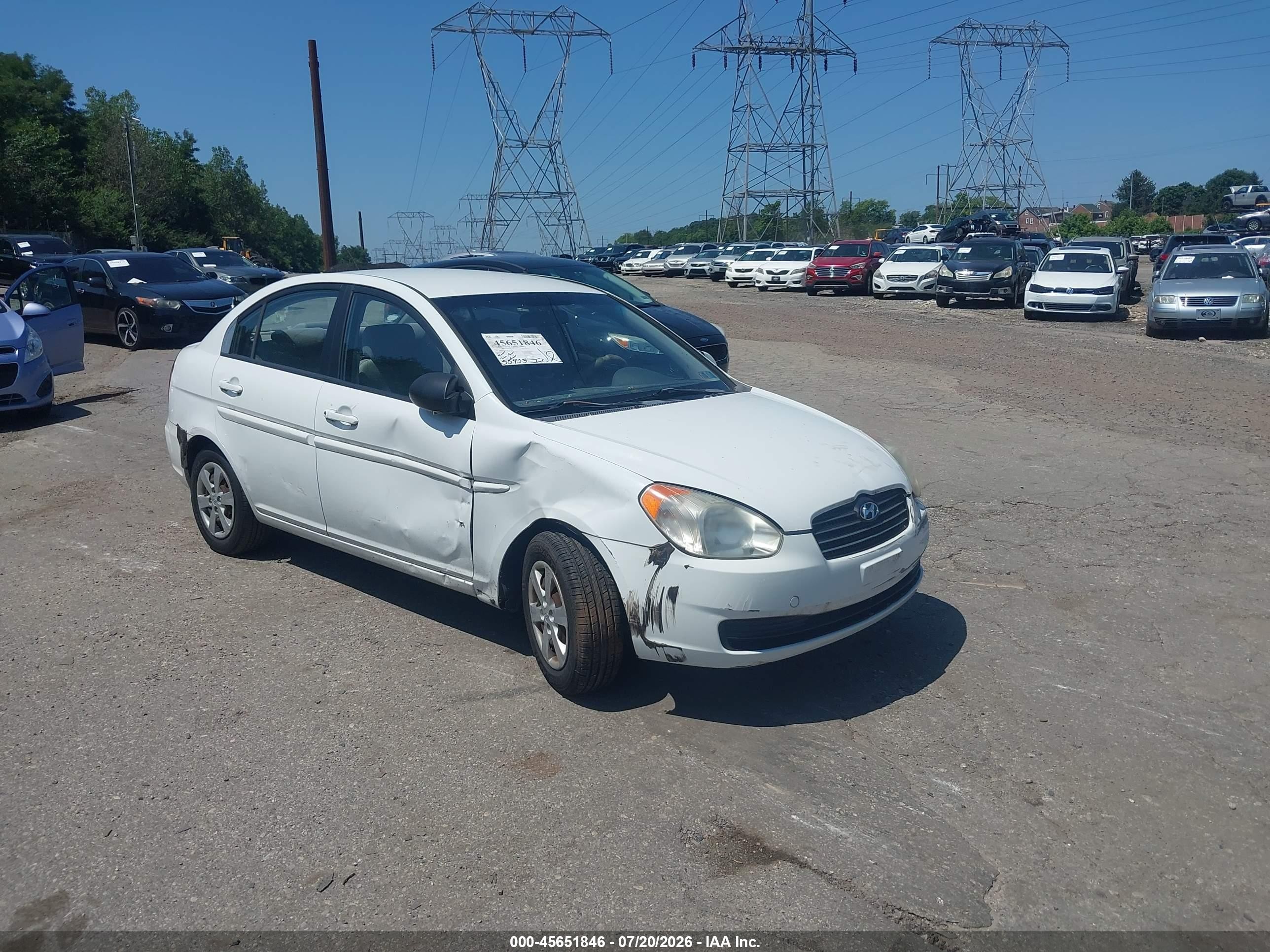 2009 Hyundai Accent Auto GLS, VIN KMHCN46C19U321196 — Side
