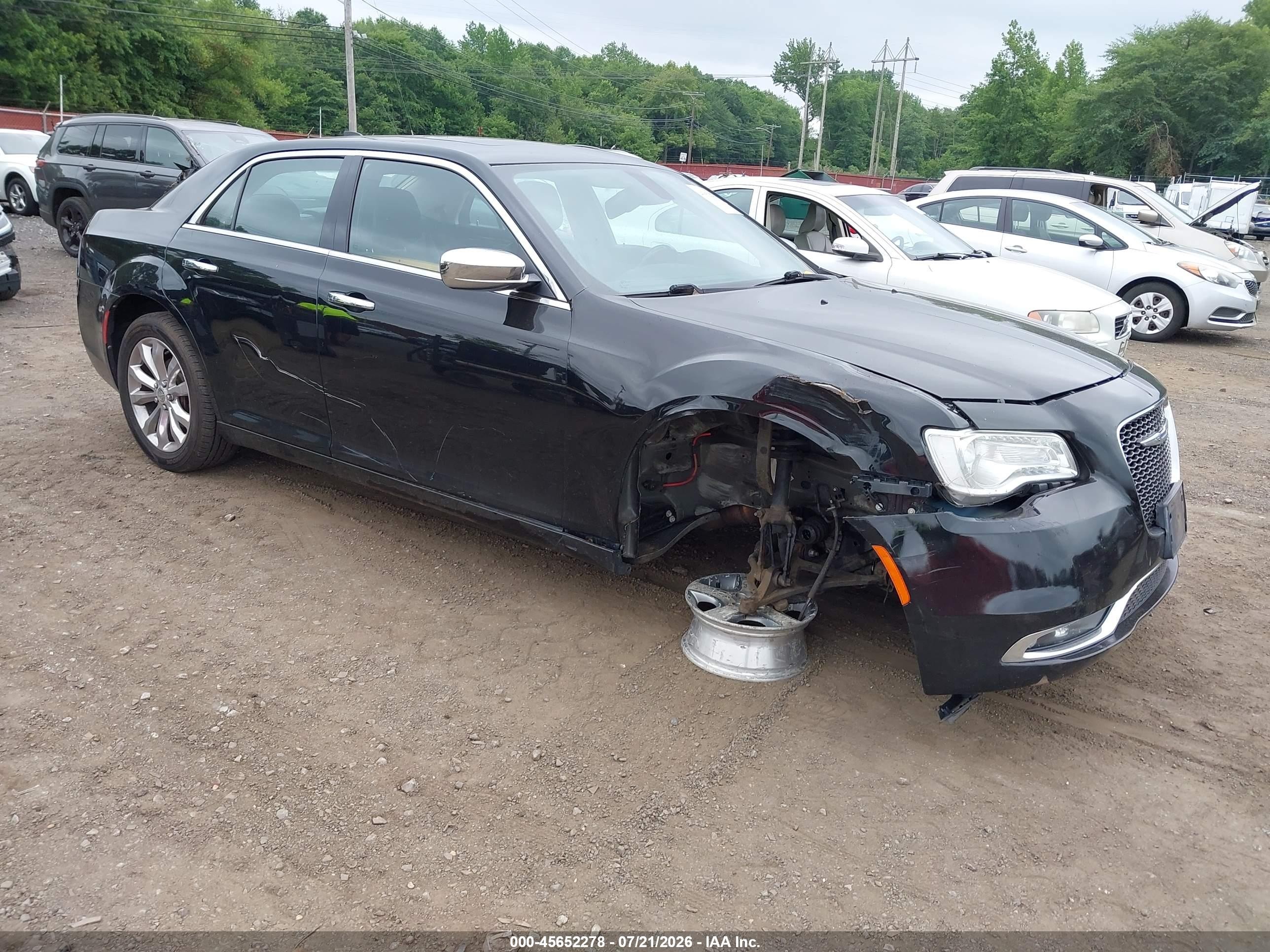 2016 Chrysler 300 C, VIN 2C3CCAKG6GH198503 — Перед