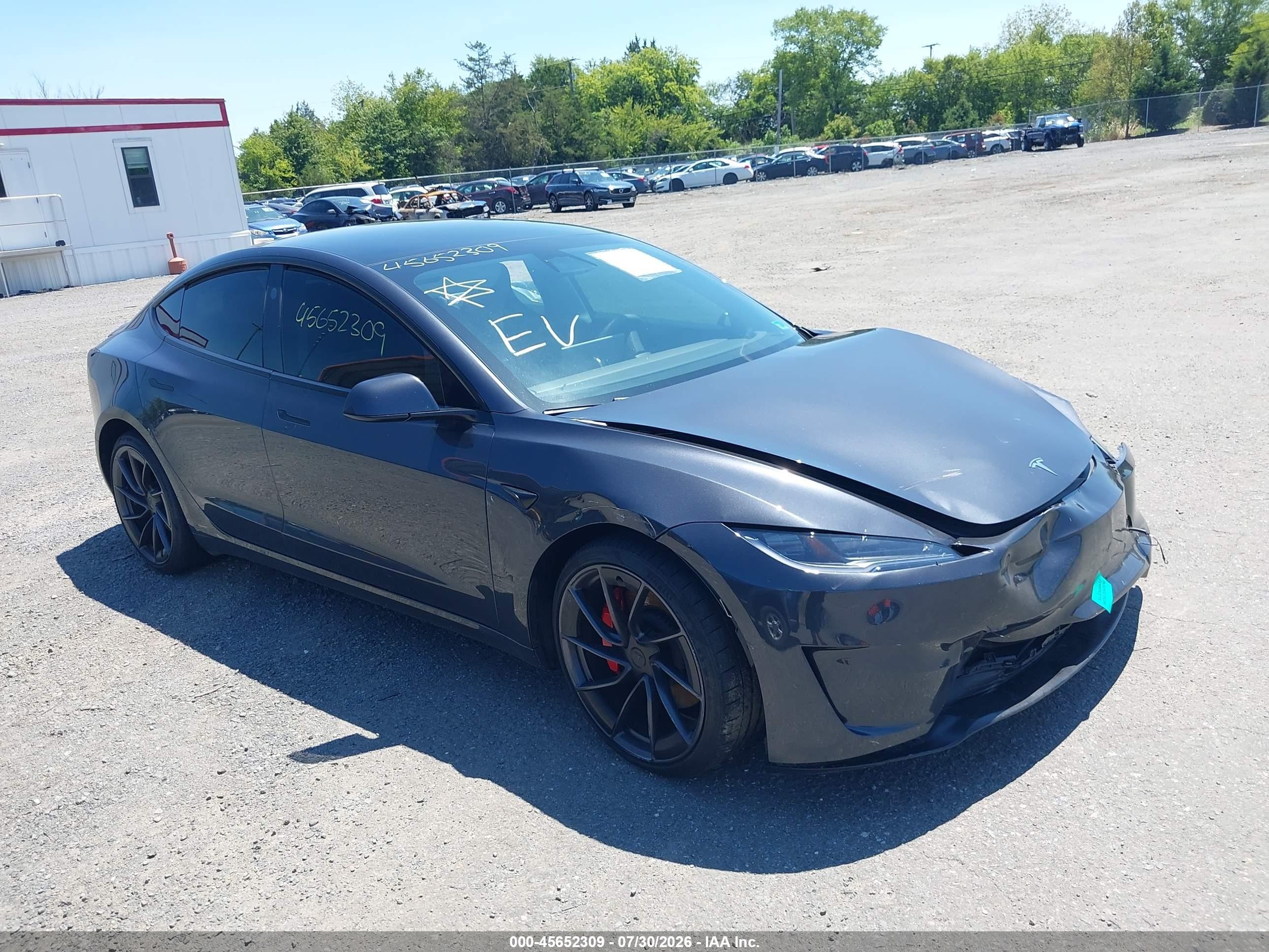 2025 Tesla Model 3 Performance, VIN 5YJ3E1ET5SF953265 — Перед