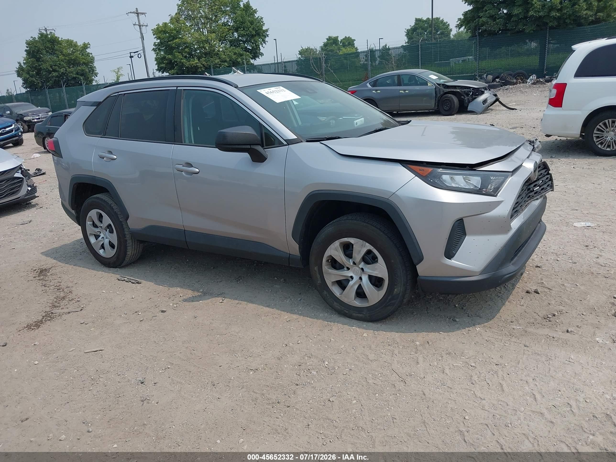 2019 Toyota RAV4 LE, VIN 2T3F1RFV6KC001619 — Front end