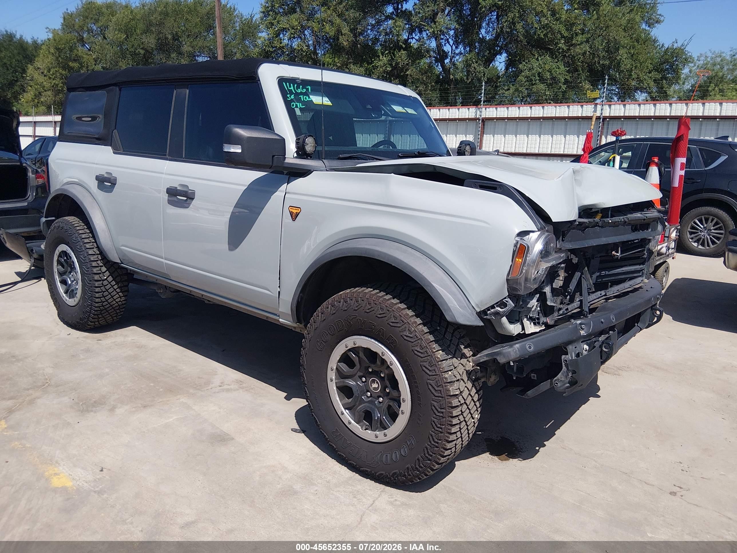 2021 Ford Bronco Badlands, VIN 1FMEE5DP0MLA89323 — Front end