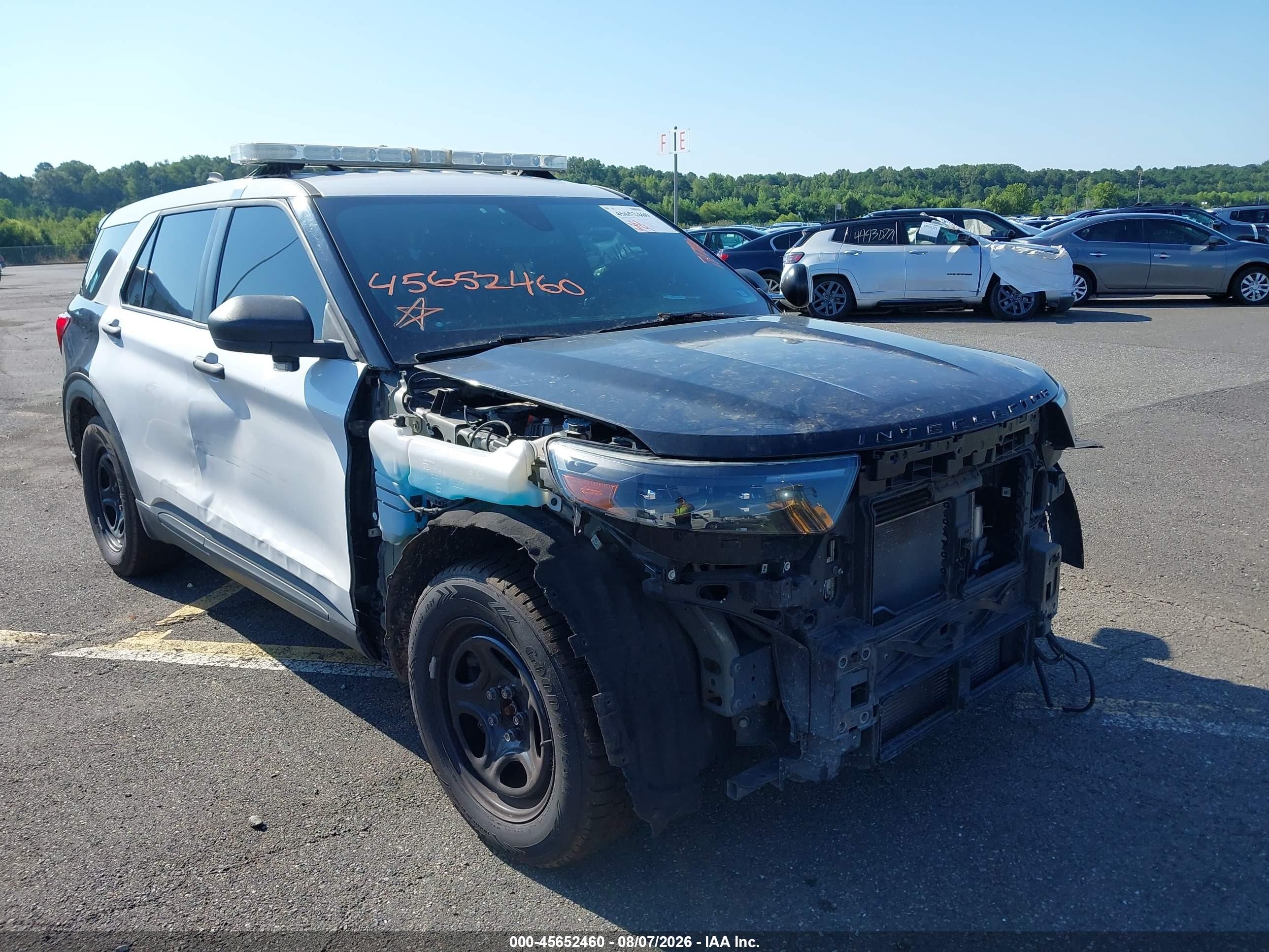 2020 Ford Police Interceptor Utility, VIN 1FM5K8AC3LGB22513 — Бок