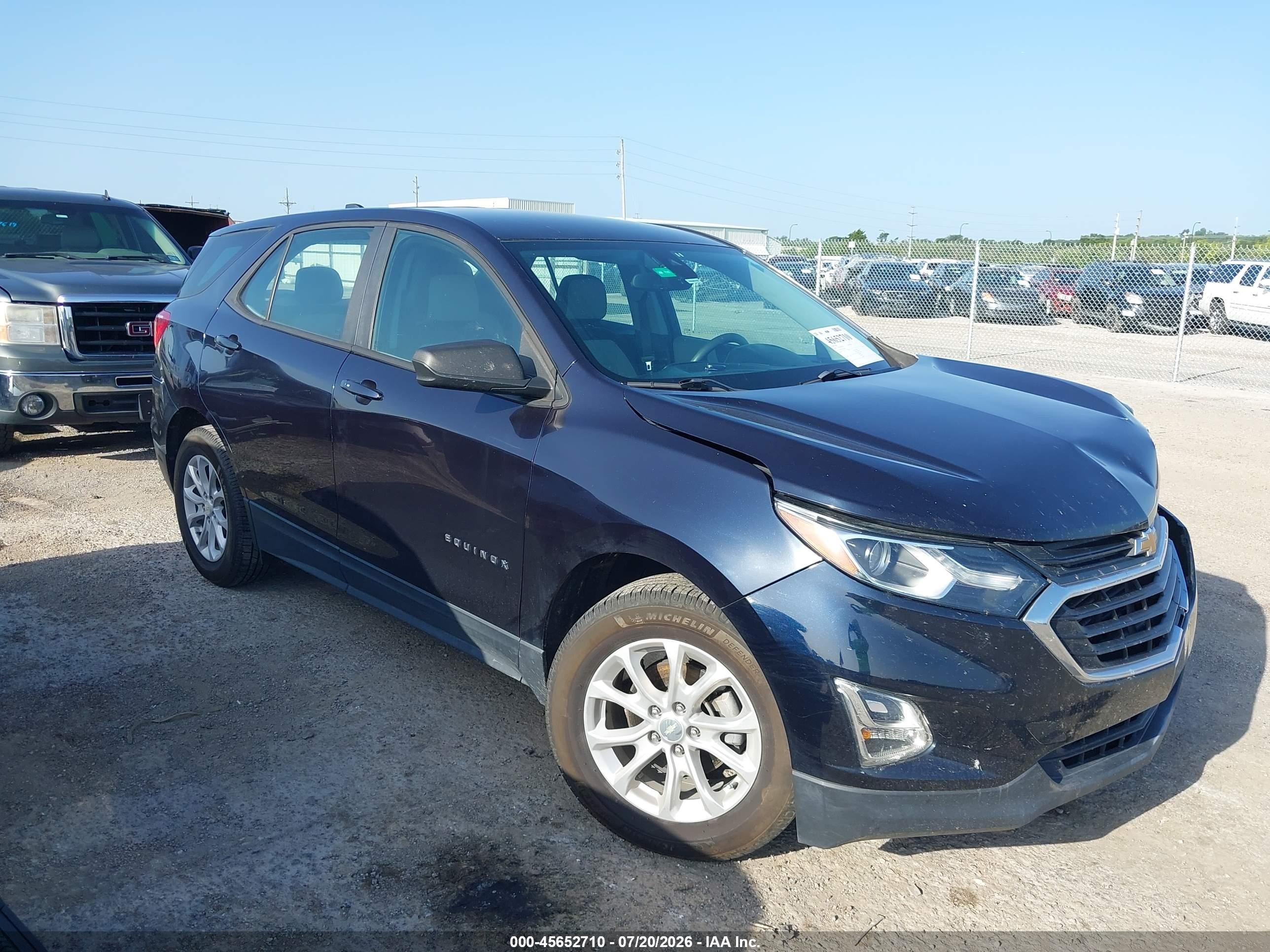 2020 Chevrolet Equinox LS, VIN 3GNAXHEV2LS501835 — Front end