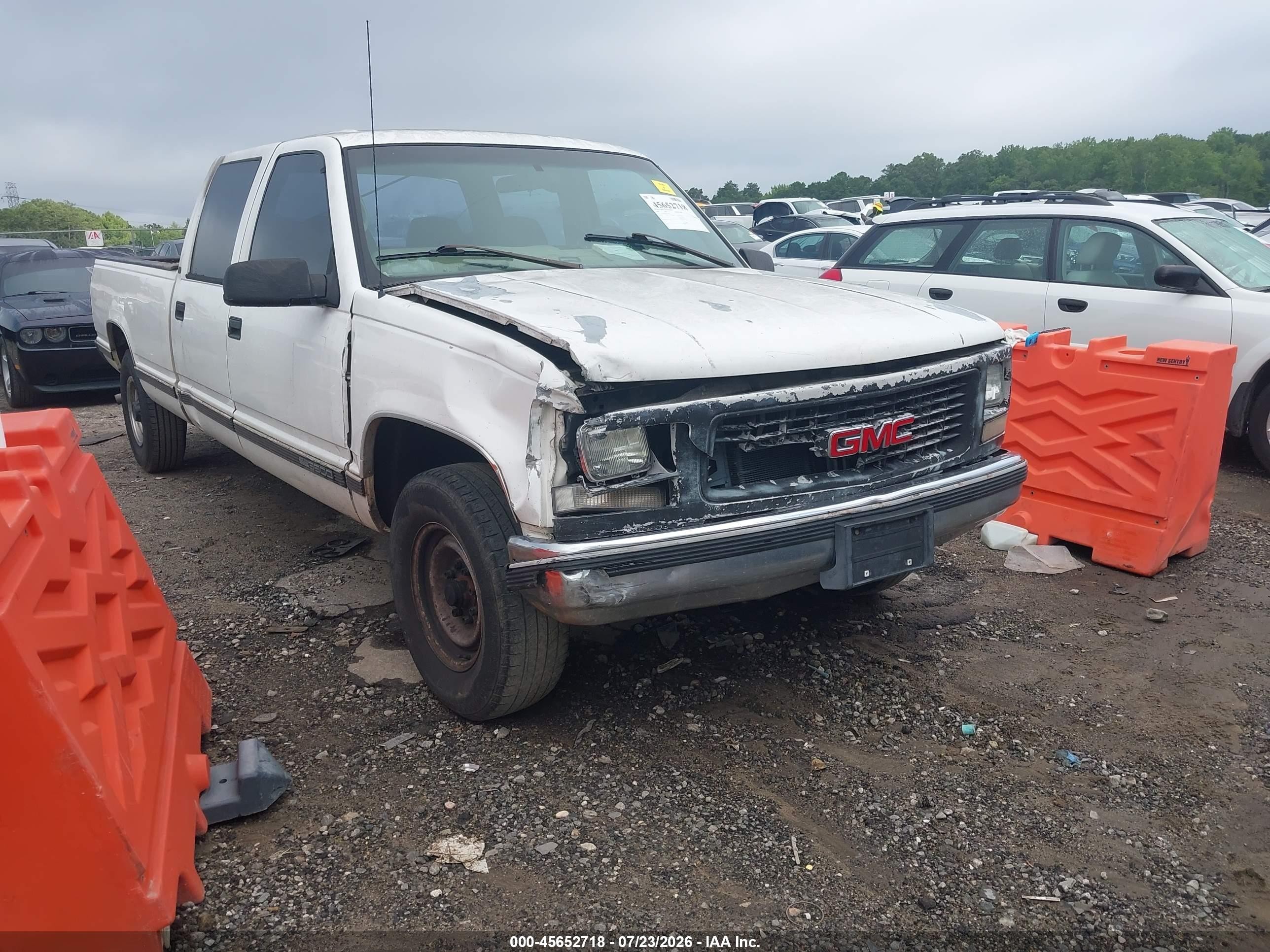 2000 GMC Sierra 3500, VIN 1GTGC33R9YF431642 — All over