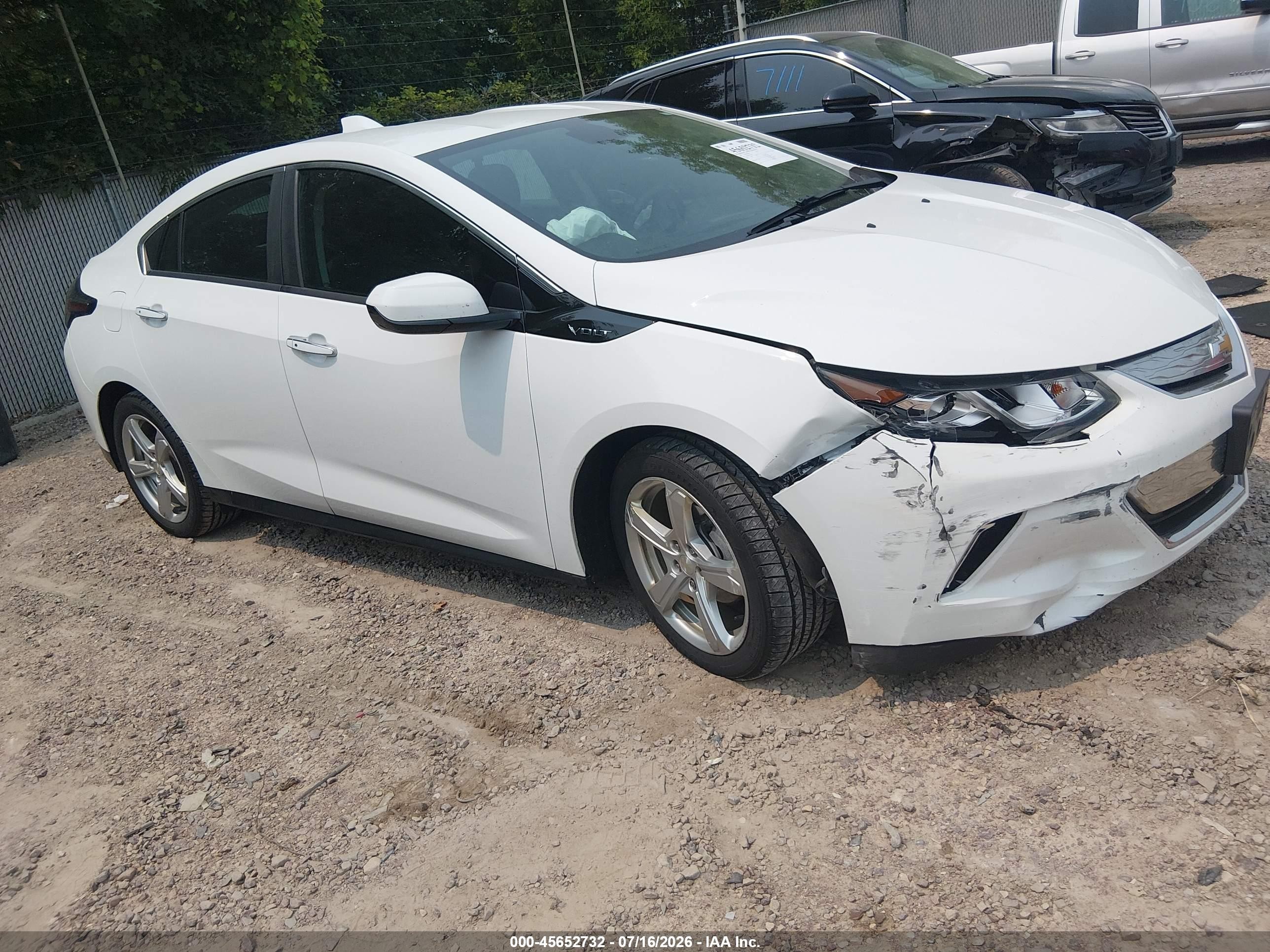 2017 Chevrolet Volt LT, VIN 1G1RA6S50HU105585 — Front end