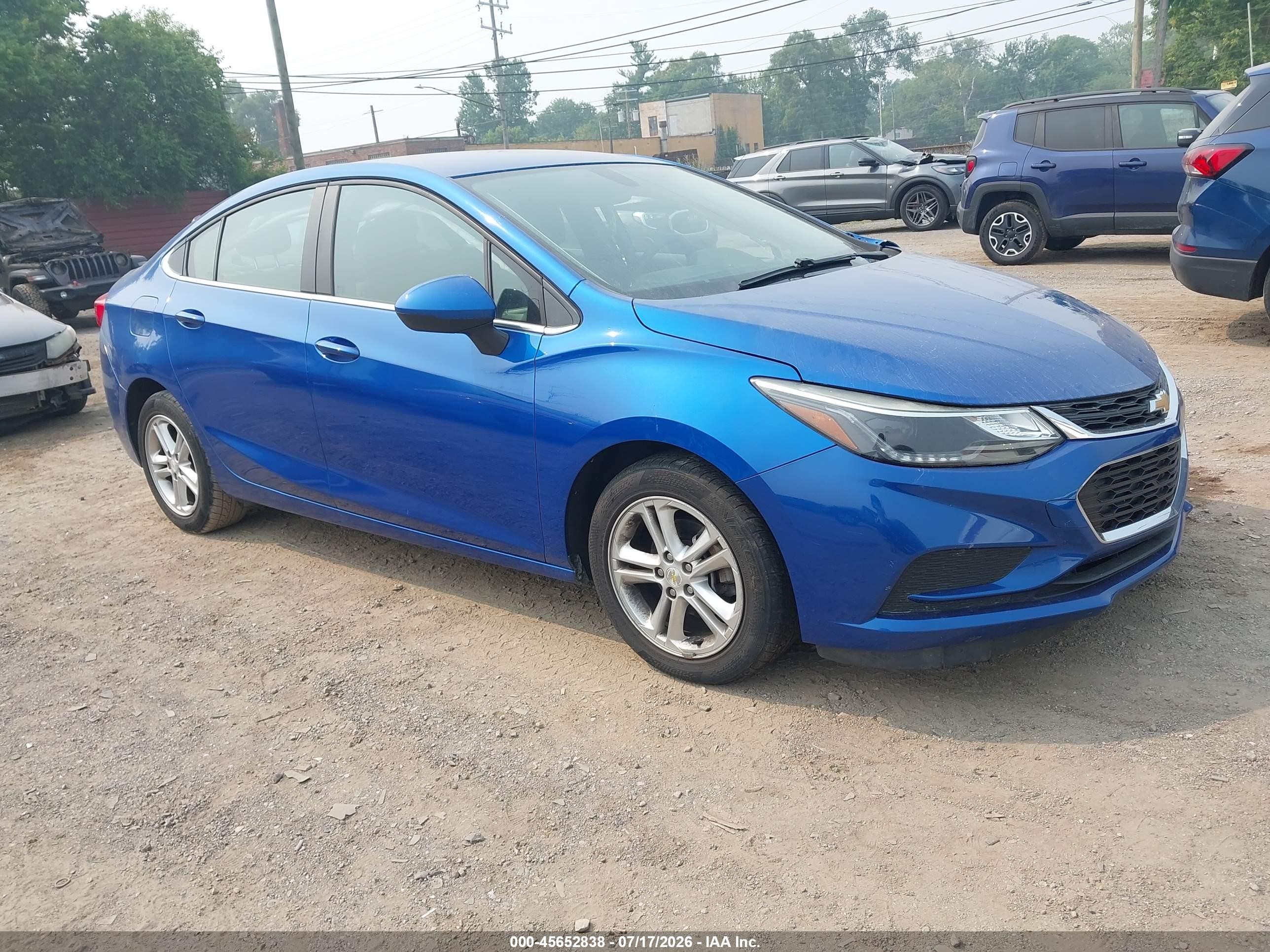 2017 Chevrolet Cruze LT, VIN 1G1BE5SM0H7281638 — Side