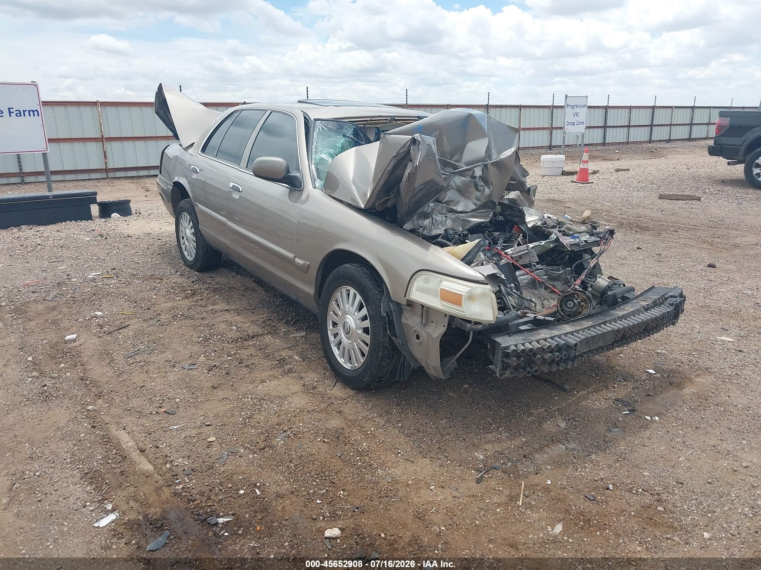 2006 Mercury Grand Marquis LS Premium, VIN 2MHFM75W16X624244 — Rollover