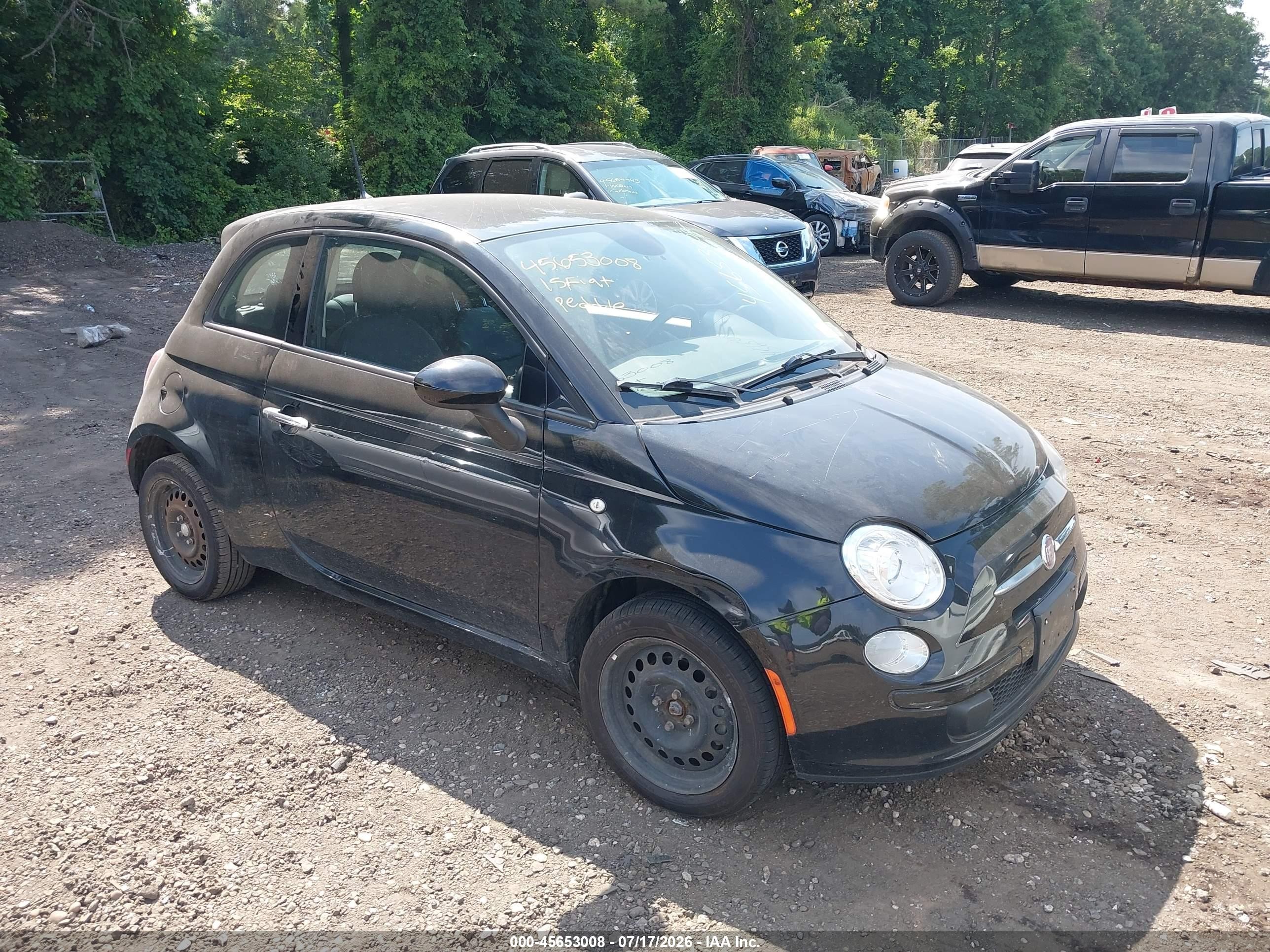 2015 FIAT 500 Pop, VIN 3C3CFFAR3FT561966 — Normal wear