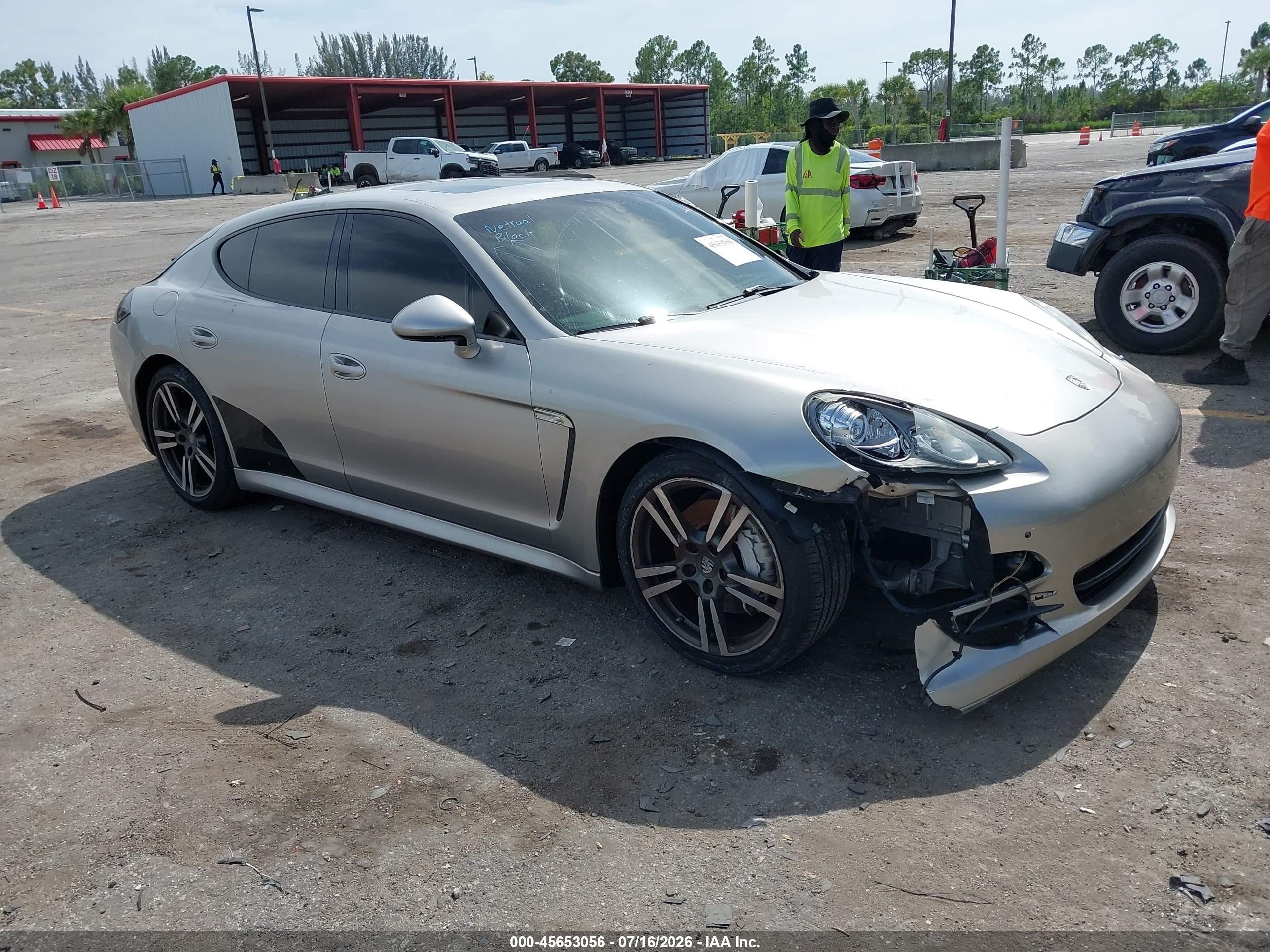 2013 Porsche Panamera, VIN WP0AA2A70DL011321 — Front end