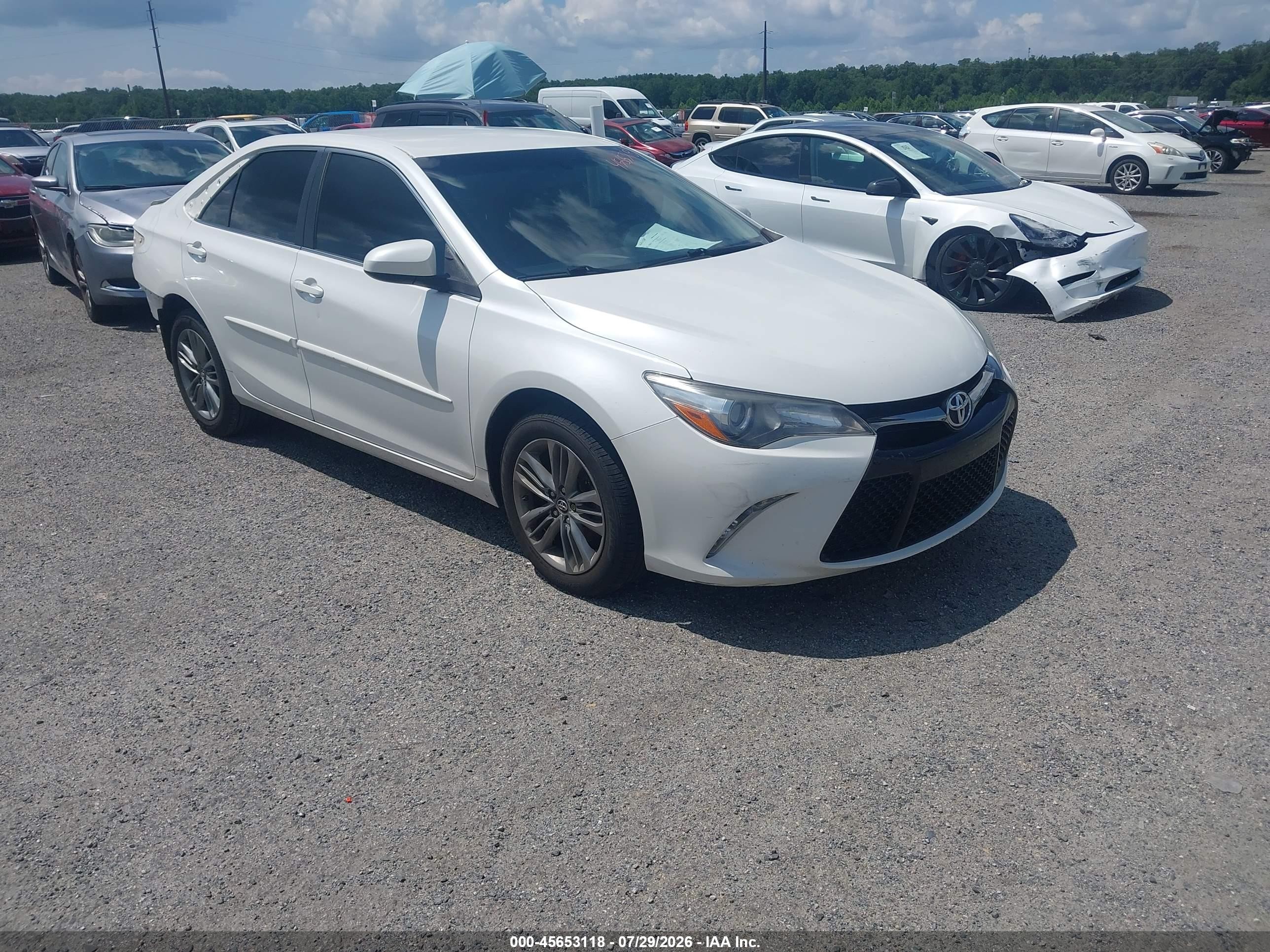 2017 Toyota Camry SE, VIN 4T1BF1FK7HU413538 — Зад
